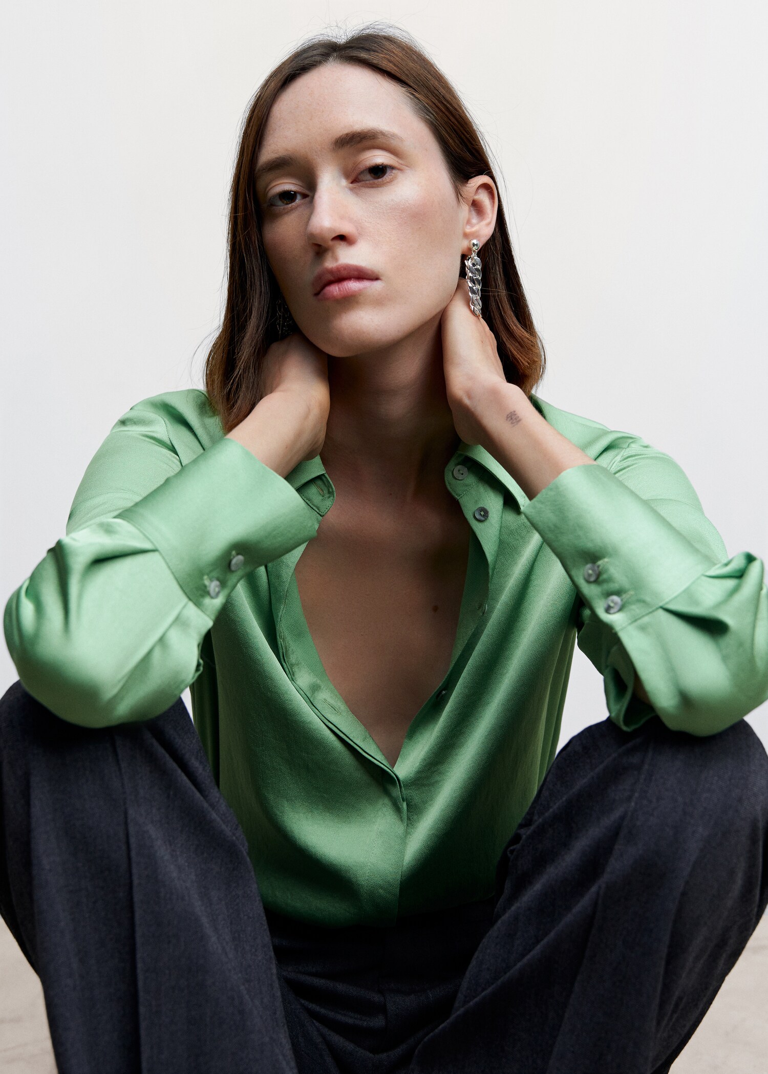 Soepelvallende satijnen blouse - Detail van het artikel 2