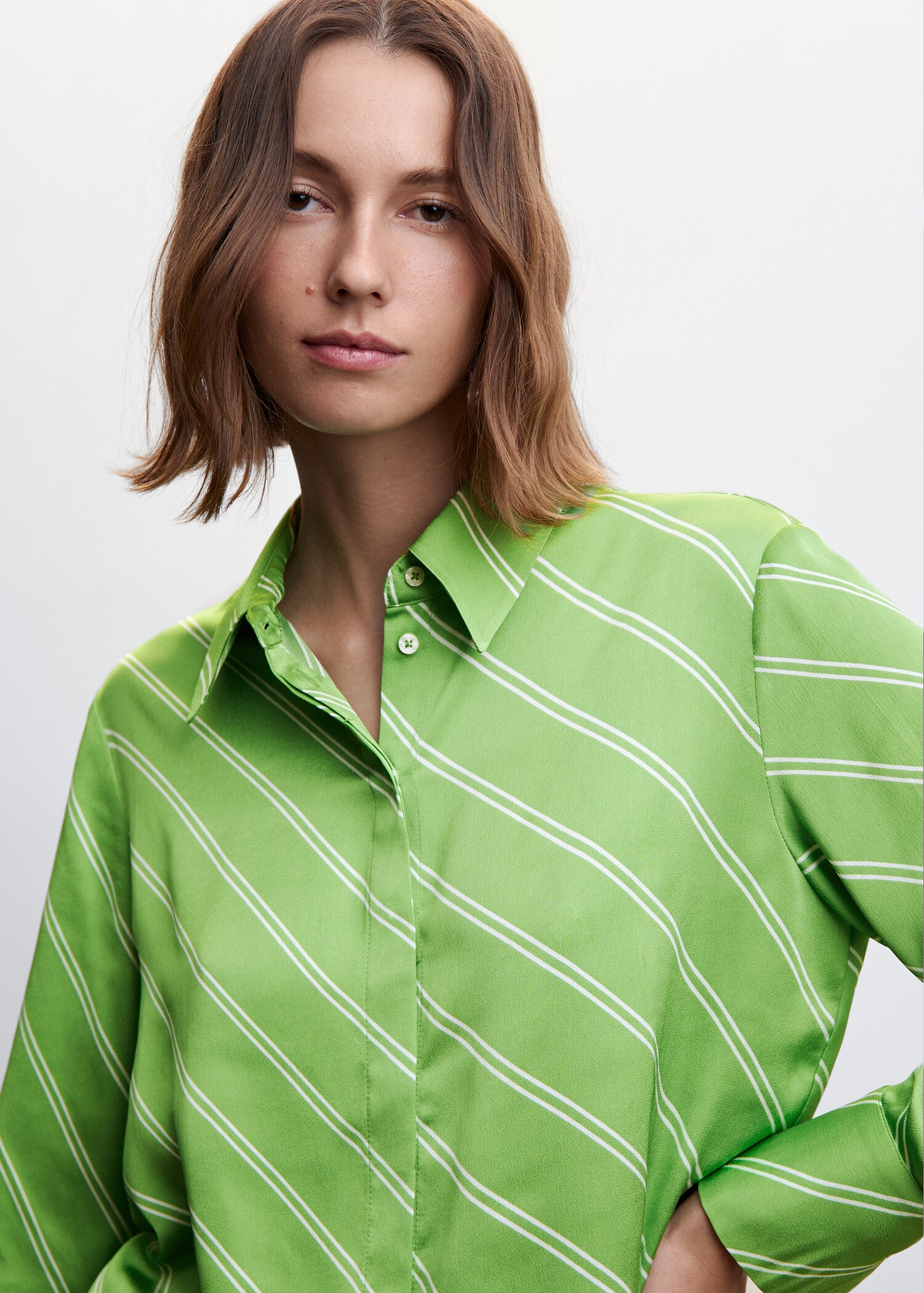 Soepelvallende satijnen blouse - Detail van het artikel 1