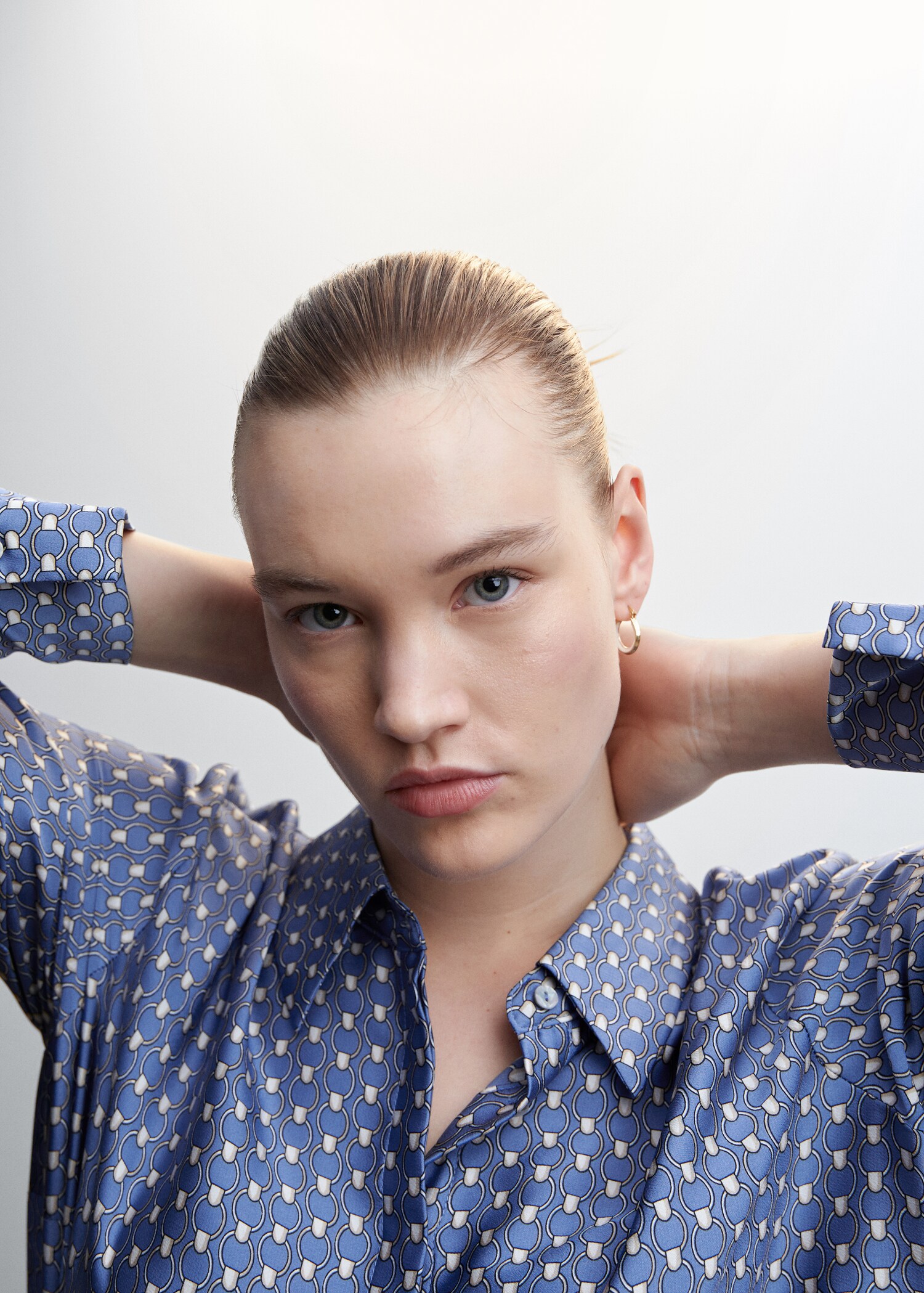 Soepelvallende satijnen blouse - Detail van het artikel 4