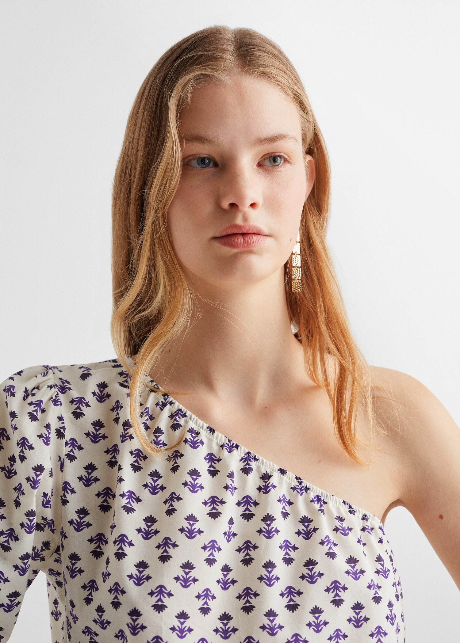 Blusa assimétrica estampada - Pormenor do artigo 1