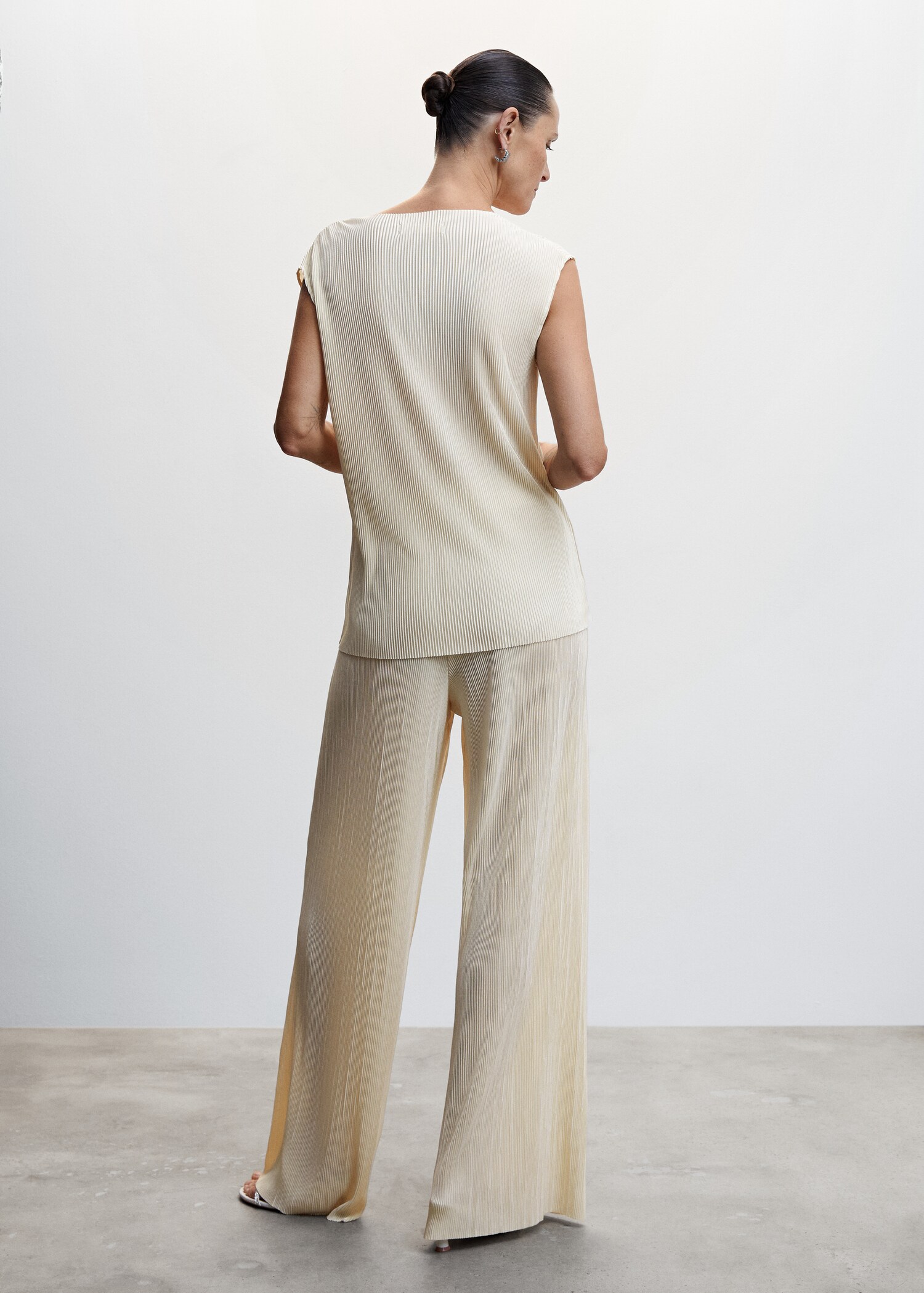 Pleated strap top - Reverse of the article