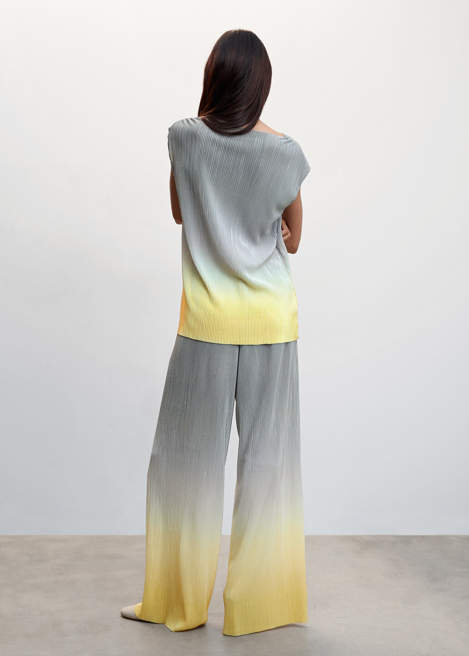 Pleated strap top - Reverse of the article