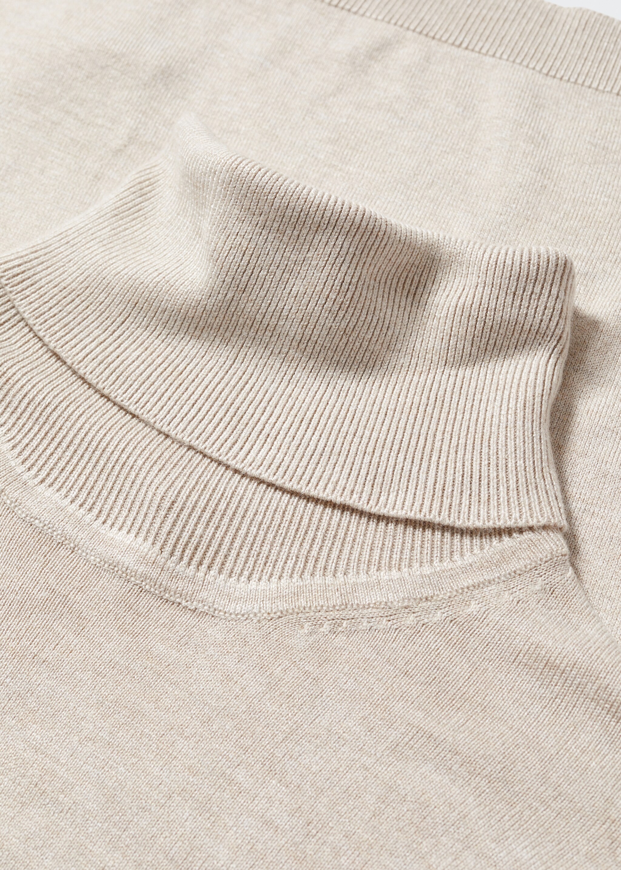 Strickpullover mit Rollkragen - Detail des Artikels 8, Sandfarben. Ref: 47044023-00.