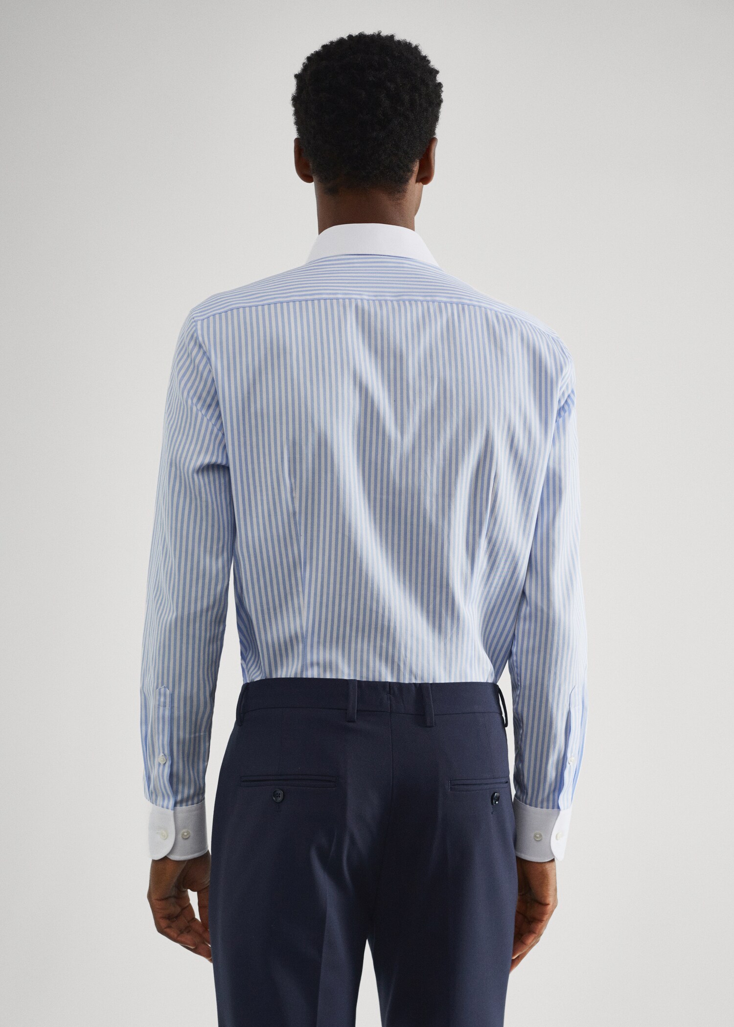 Kombiniertes Slim Fit-Anzughemd - Rückseite des Artikels