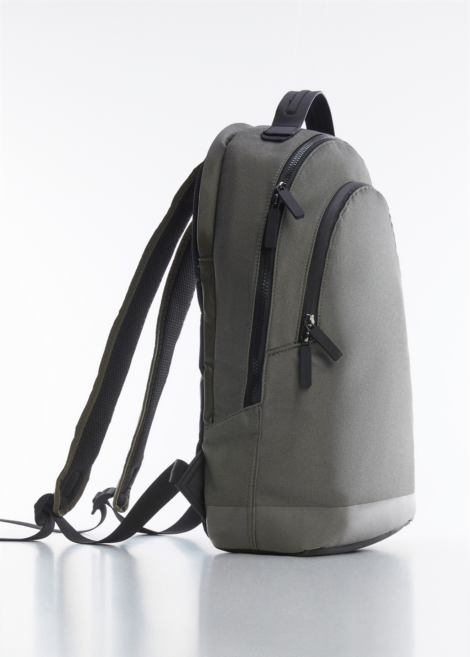Wasserabweisender Rucksack mit Taschen - Mittlere Ansicht