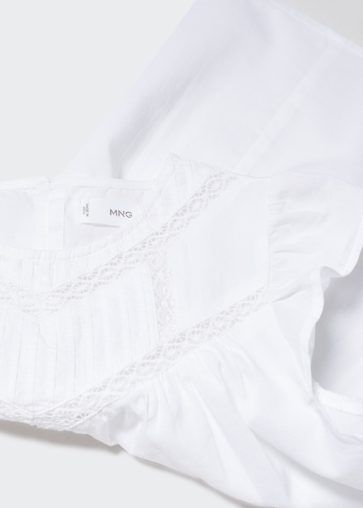 Ruffled sleeve blouse - Details of the article 0