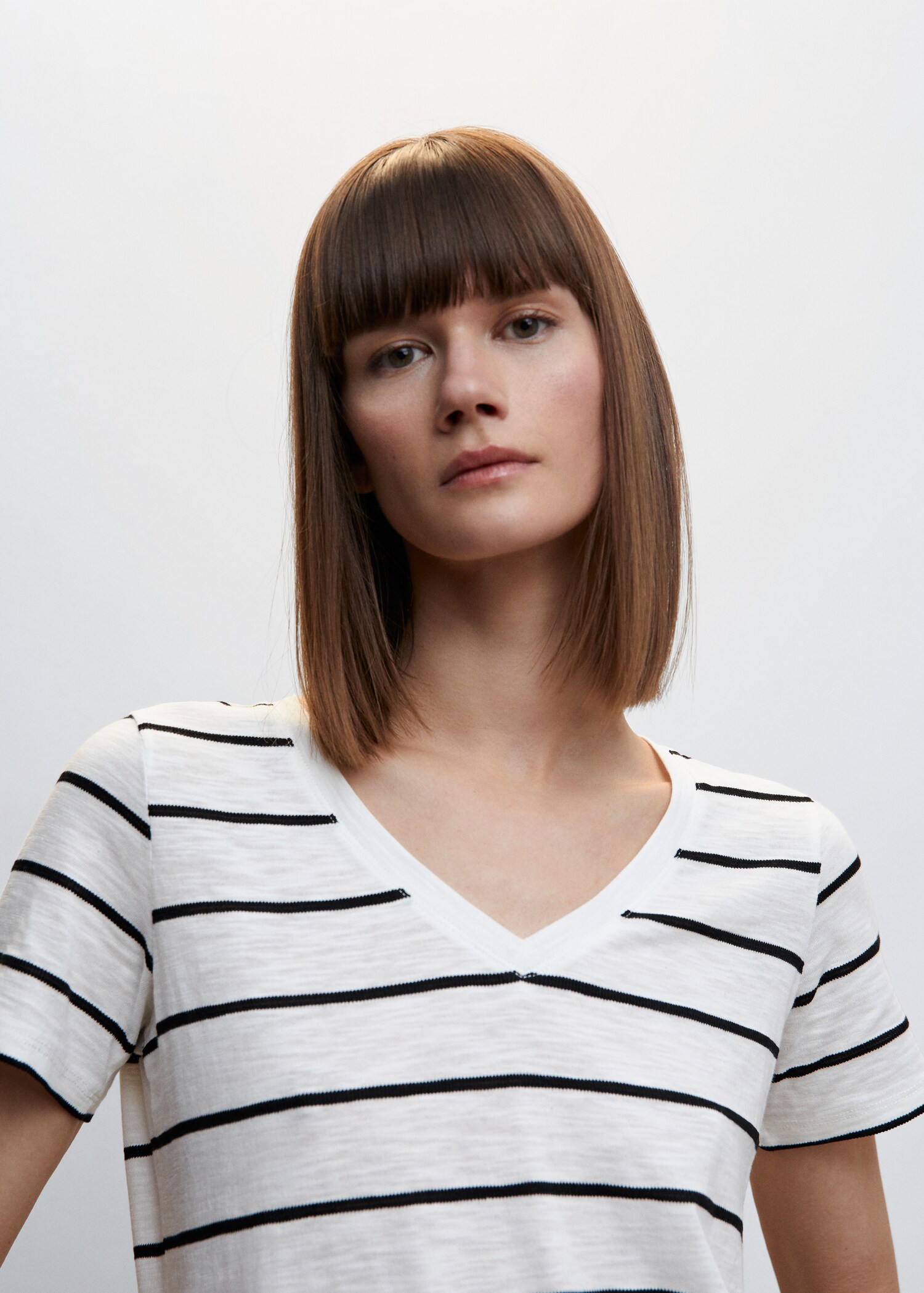 V-neck striped T-shirt - Details of the article 1