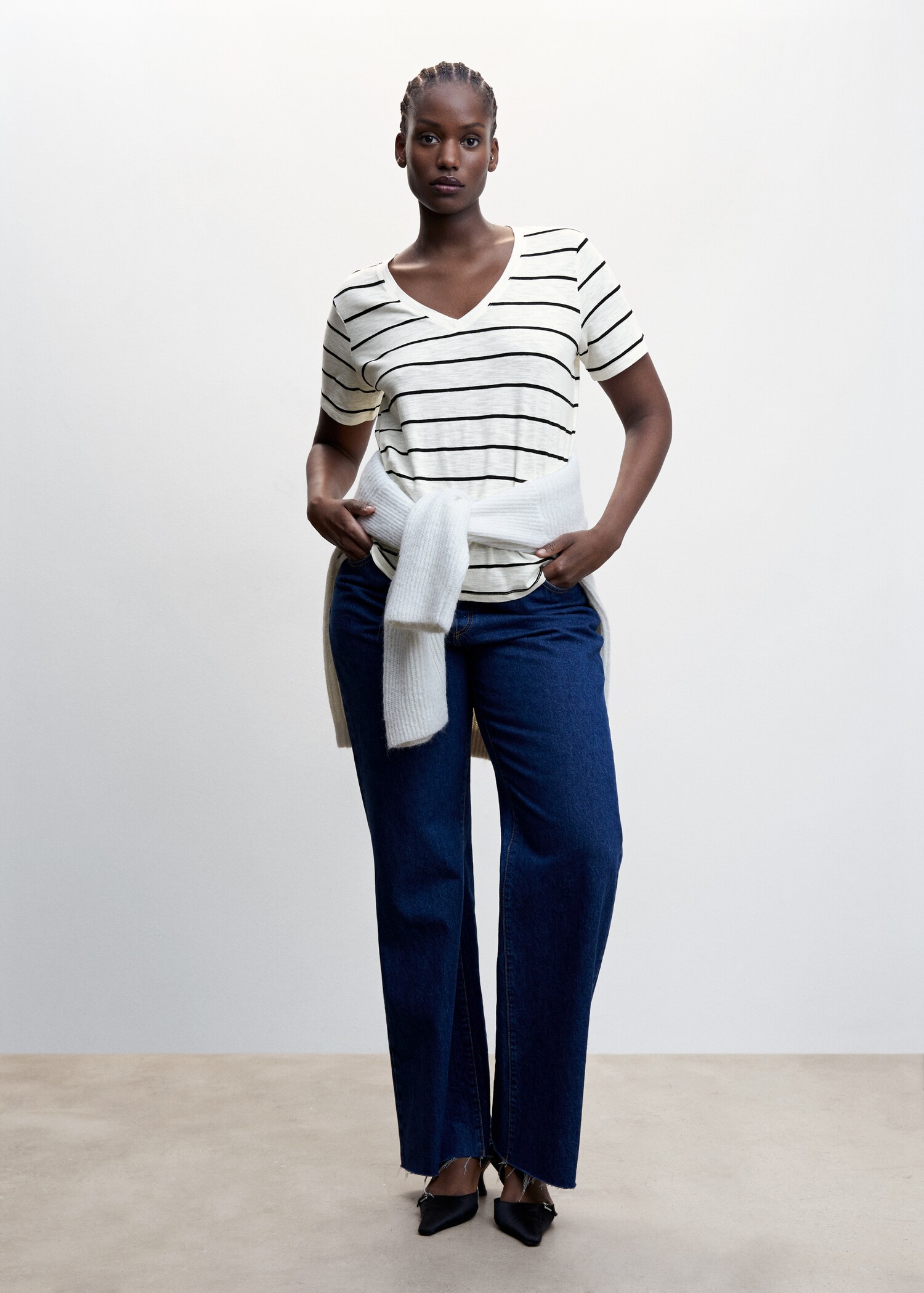 V-neck striped T-shirt - Details of the article 3