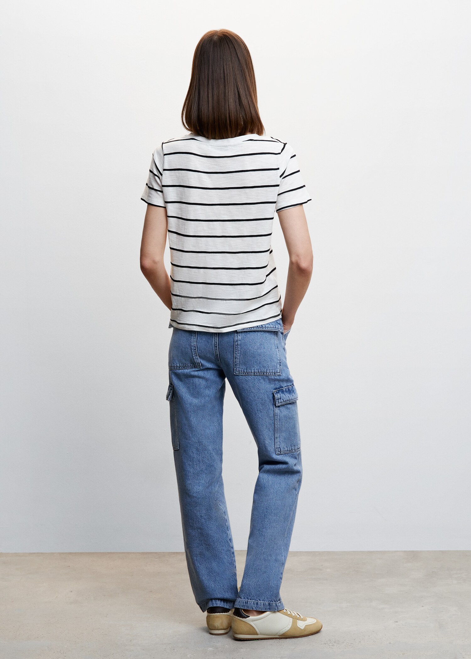 V-neck striped T-shirt - Reverse of the article