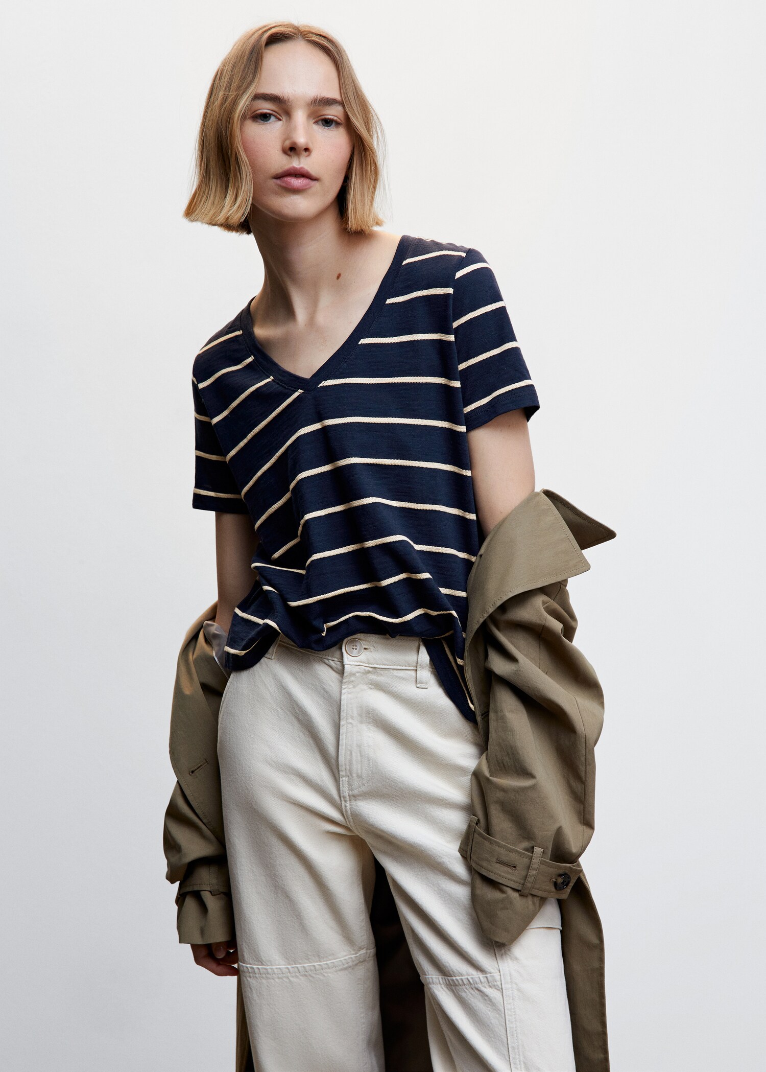 V-neck striped T-shirt - Medium plane