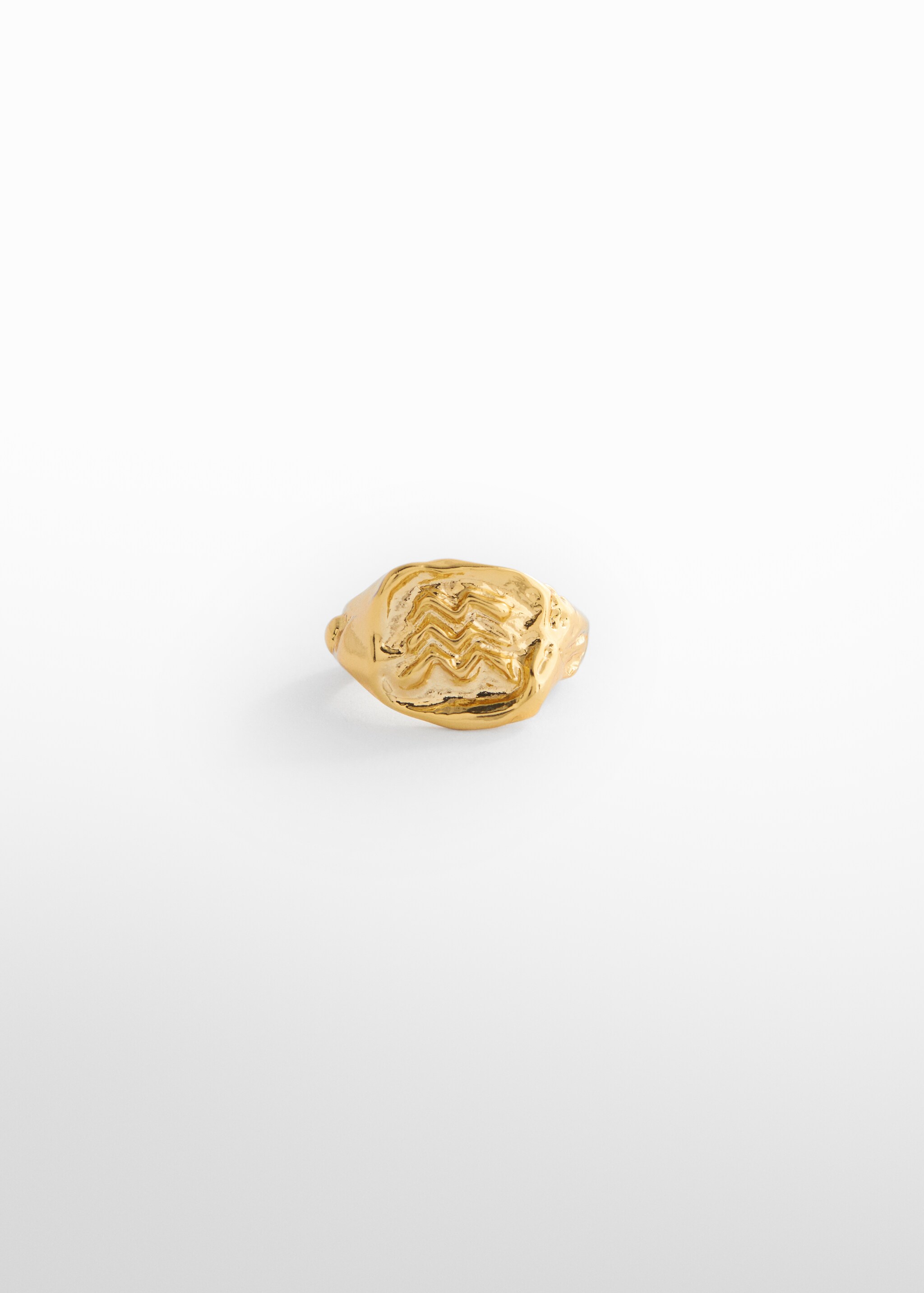 Embossed signet ring - Article without model