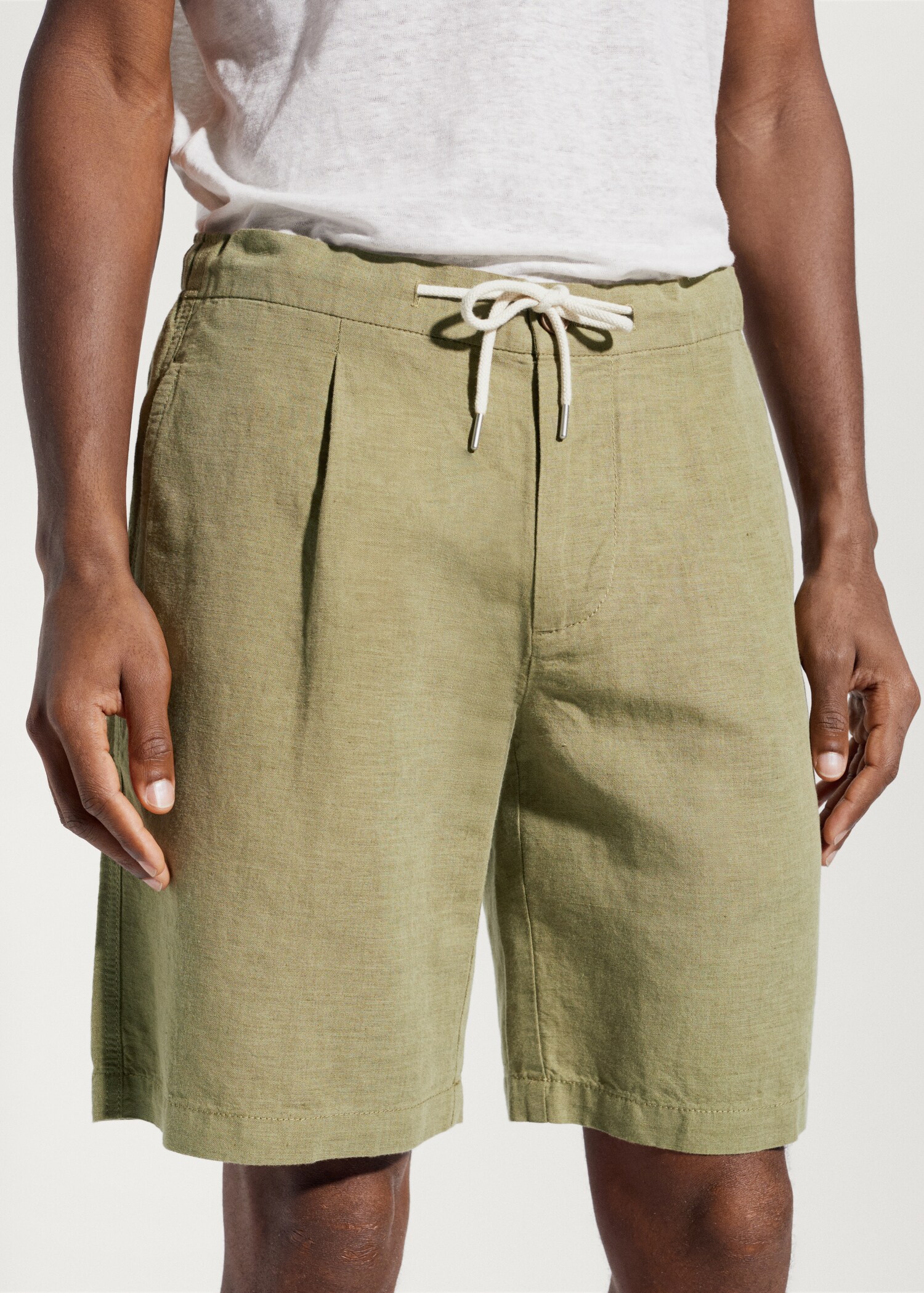 Drawstring linen Bermuda shorts - Details of the article 1
