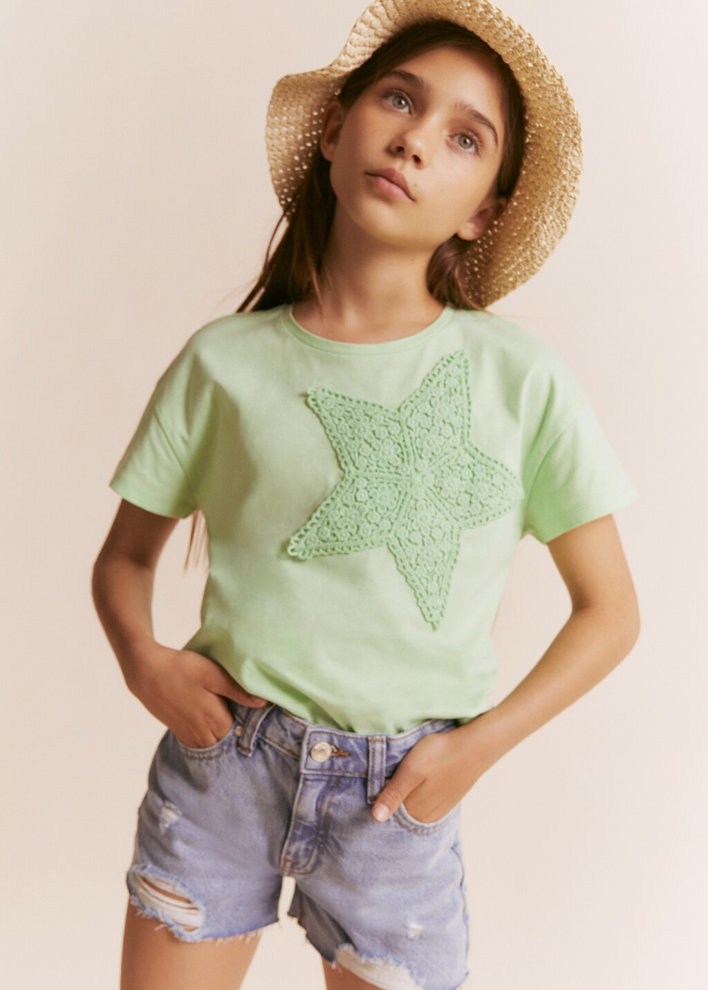 Camiseta estrellas bordadas Nina MANGO OUTLET Espana Peninsula y Baleares