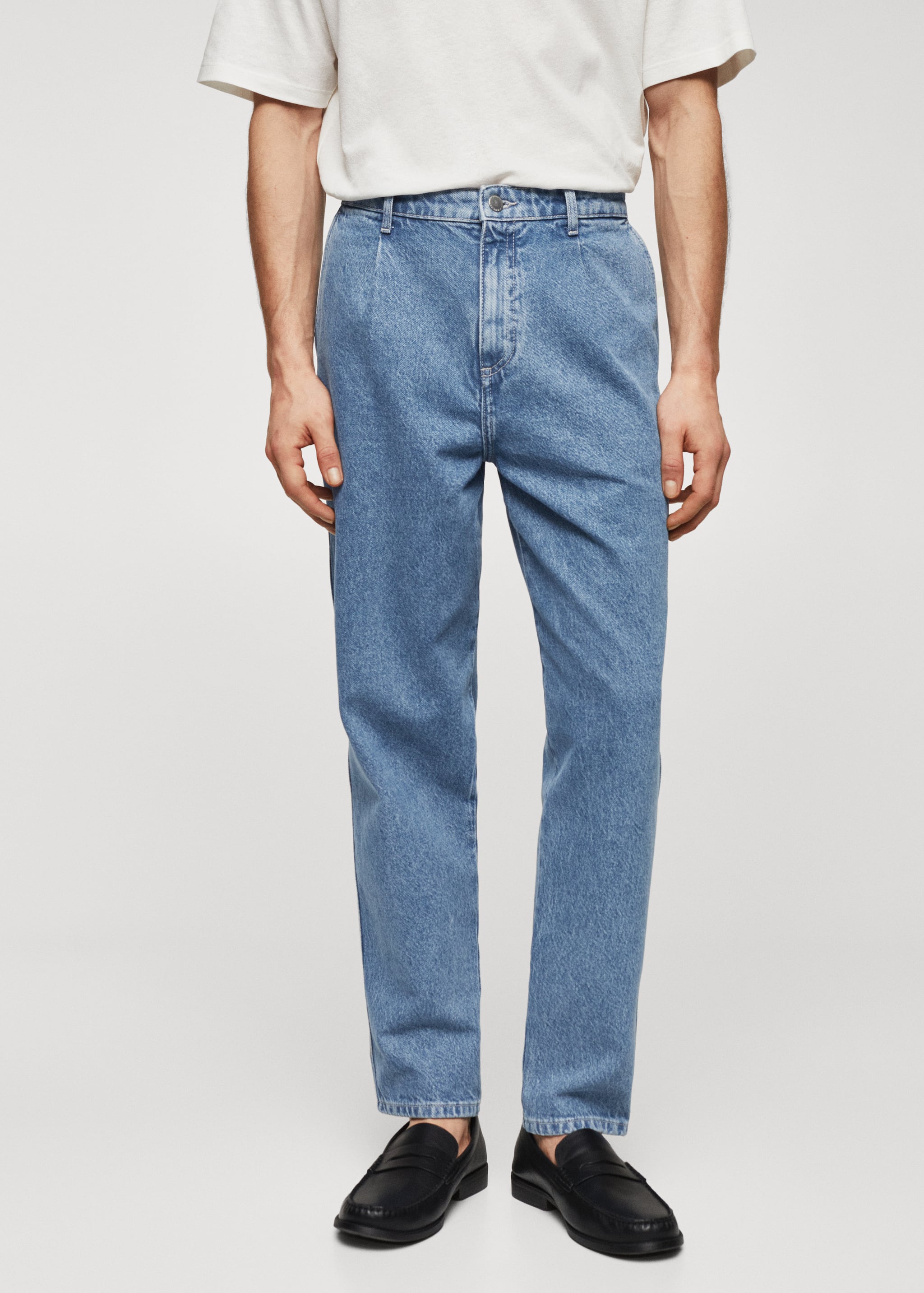 Slouchy Jeans mit Bundfalten - Mittlere Ansicht