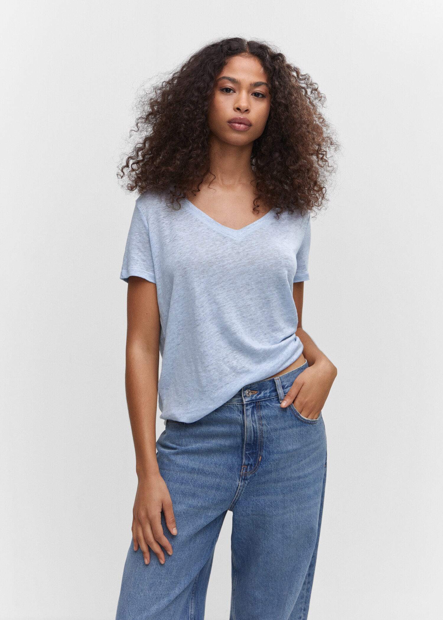 Leinen-T-Shirt mit V-Ausschnitt - Mittlere Ansicht