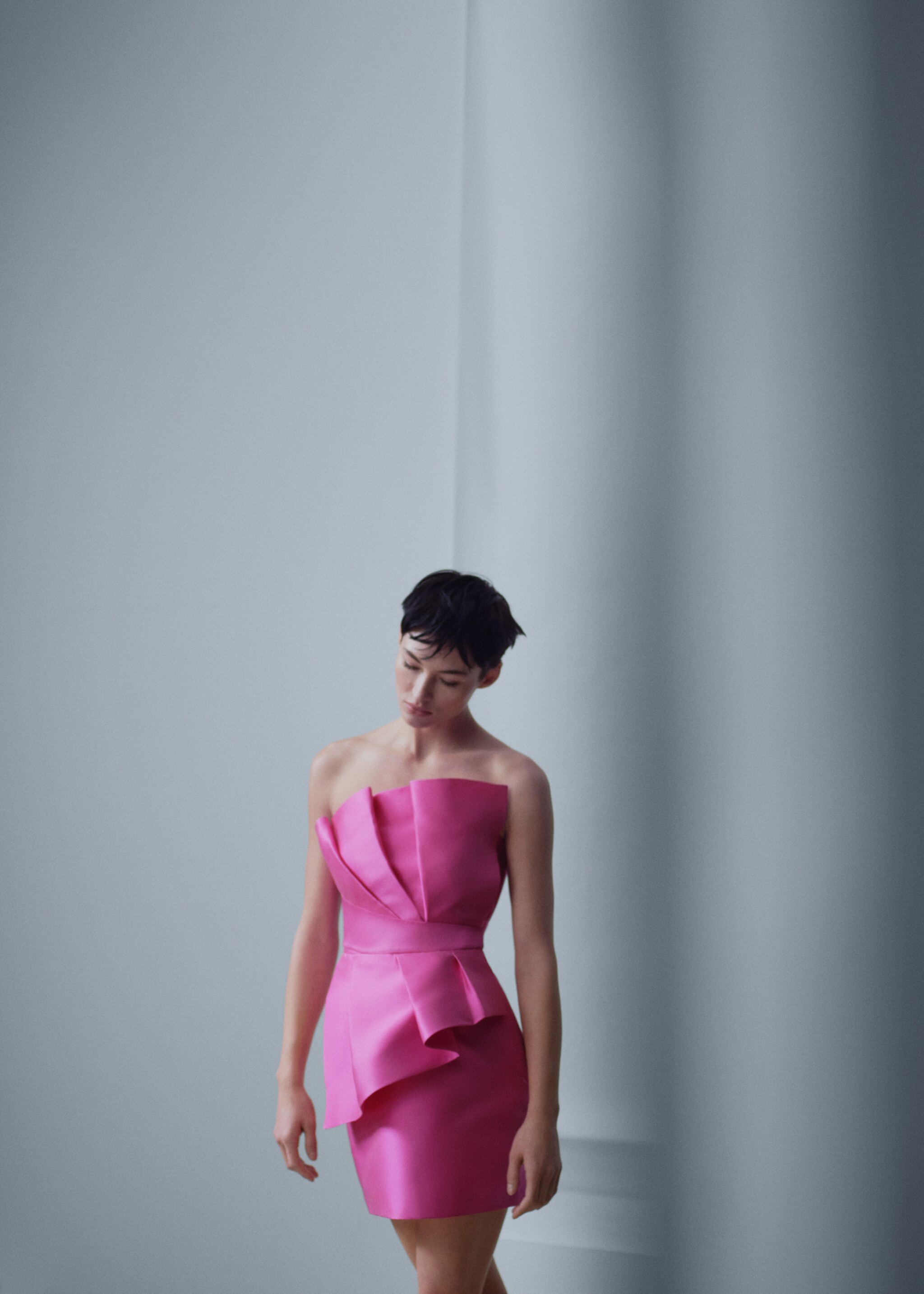 Volume pleated dress - Details of the article 2, Fuchsia. Ref: 47046713-00.