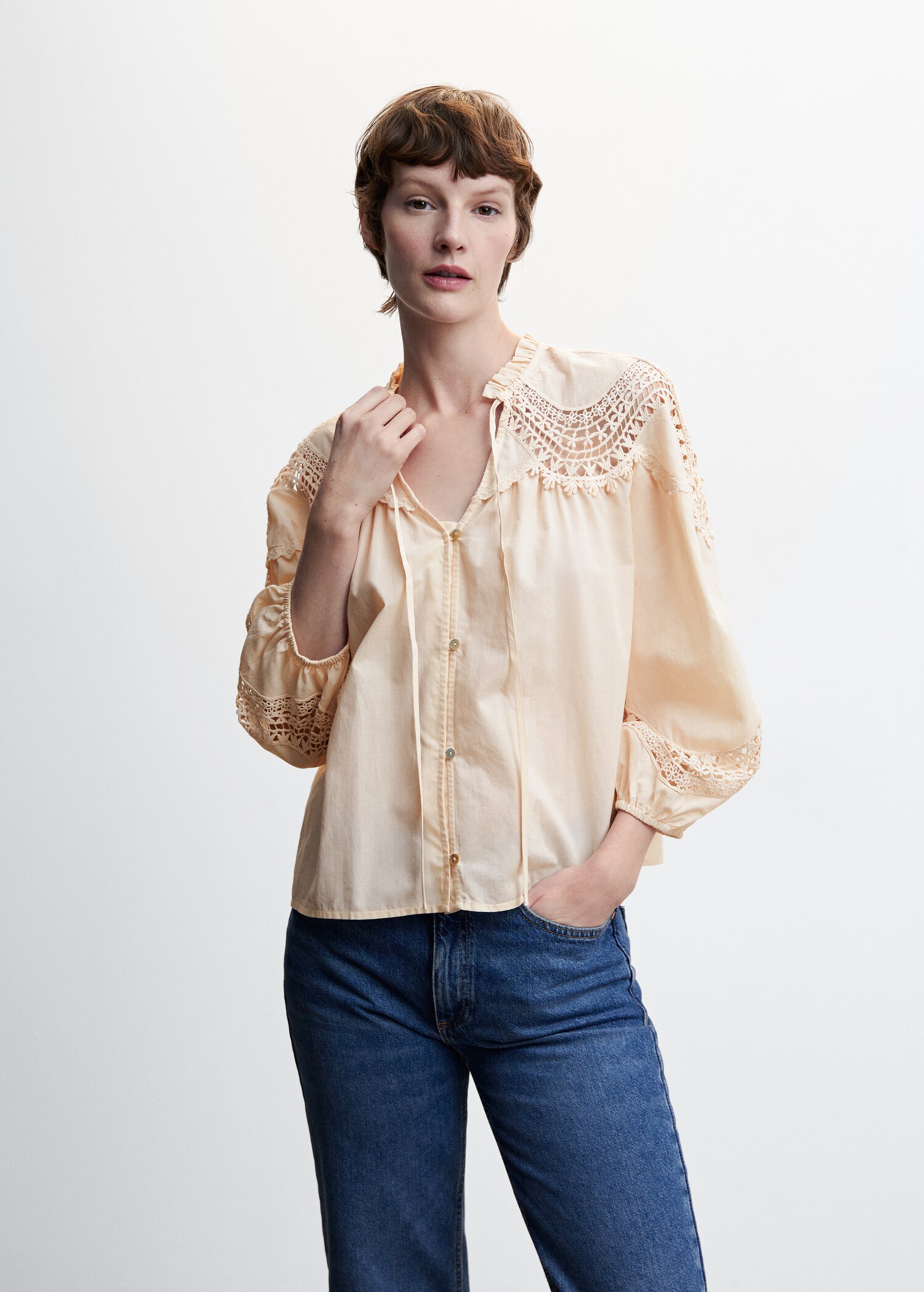 Blouse brodée cordon - Plan moyen