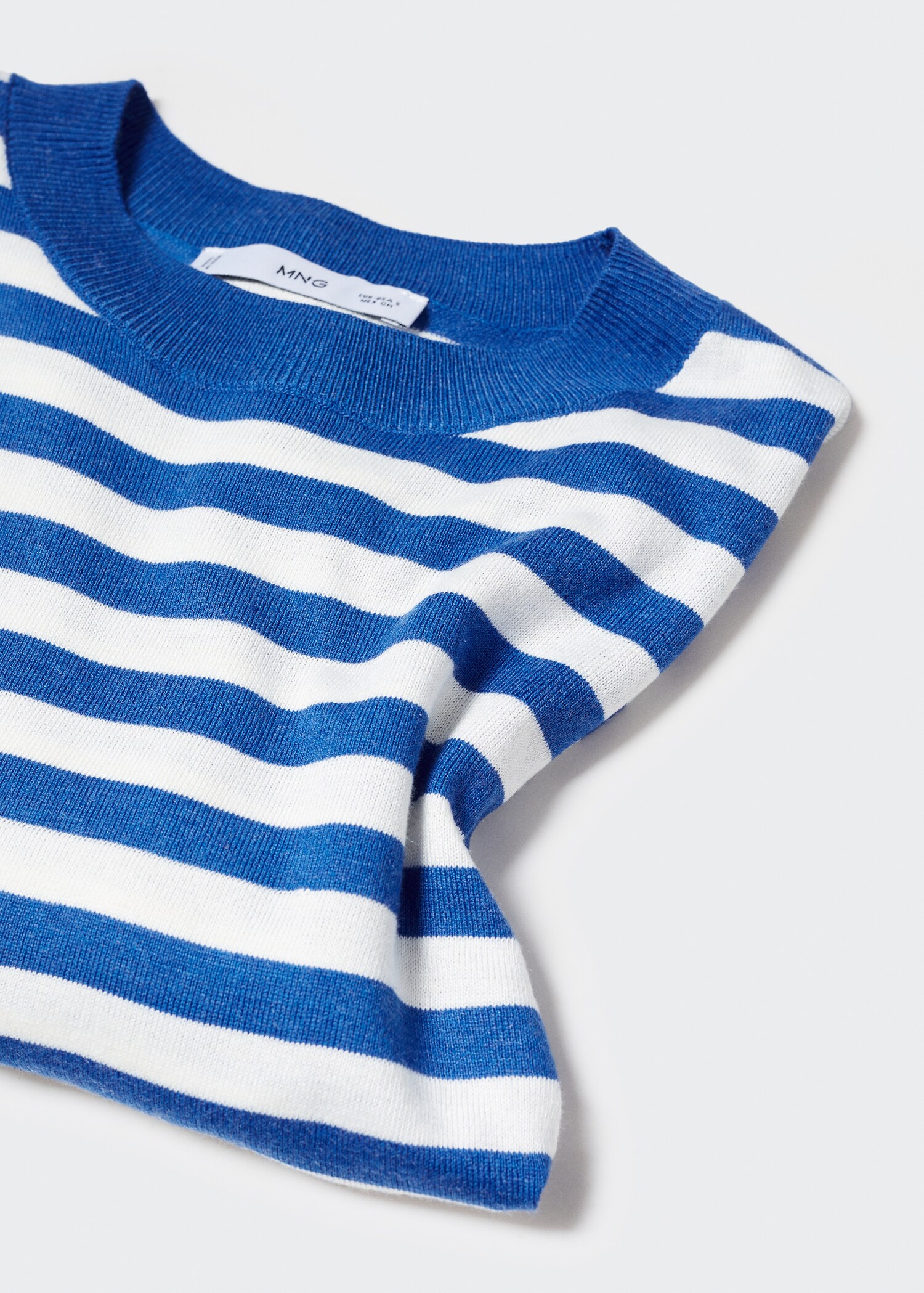 Striped short-sleeved t-shirt - Details of the article 8