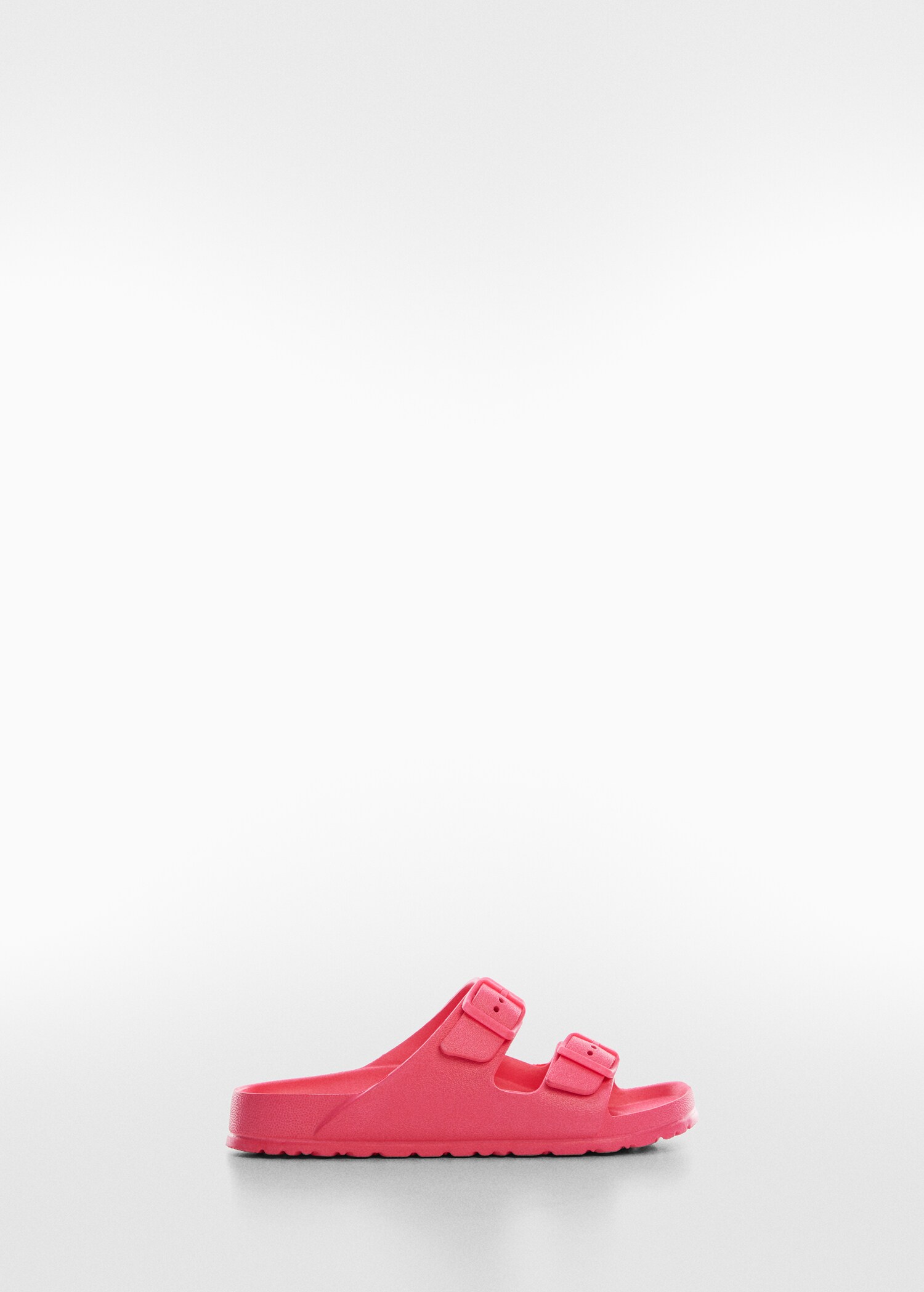 Chinelo com fivelas - Artigo sem modelo