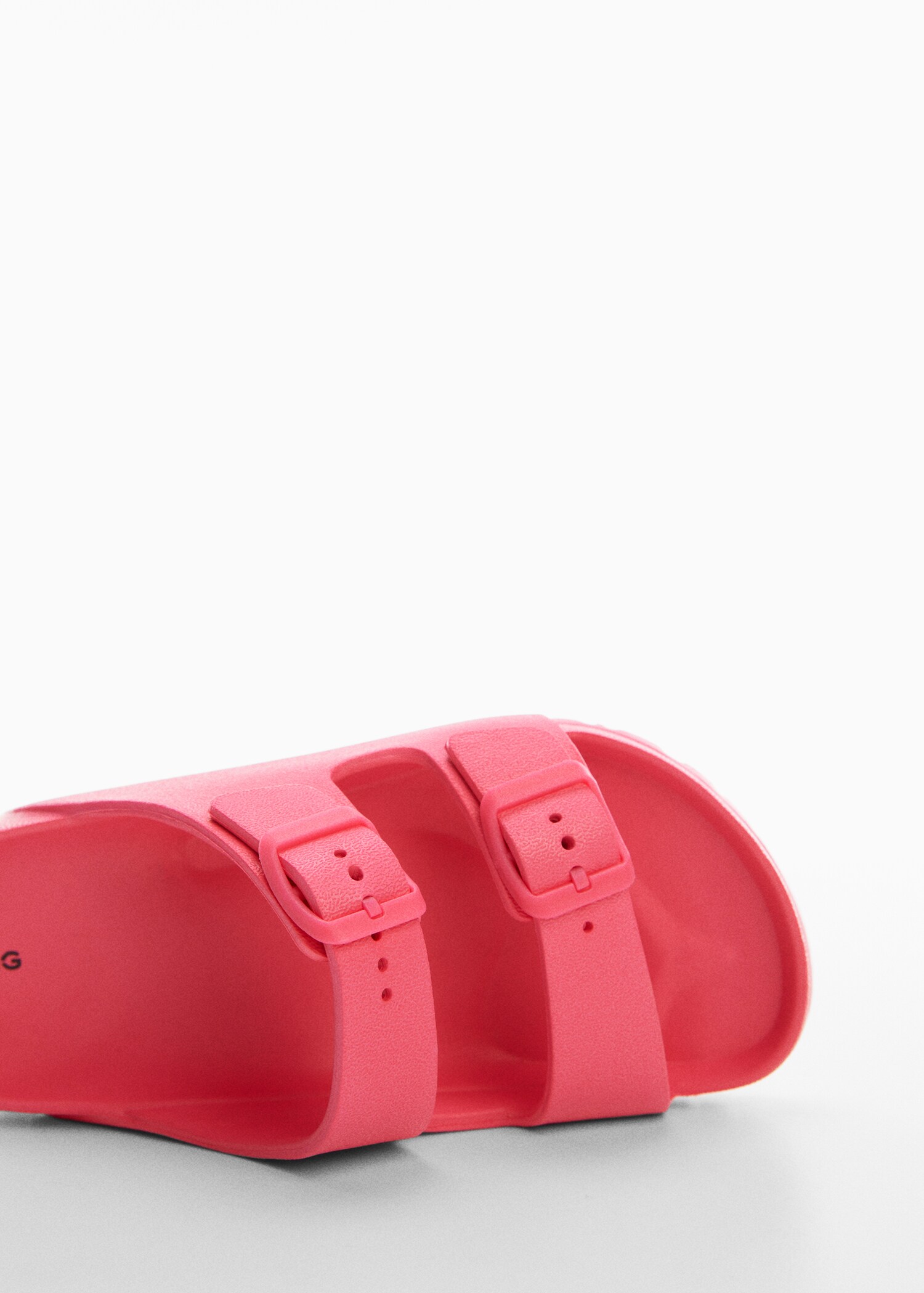 Chinelo com fivelas - Pormenor do artigo 1