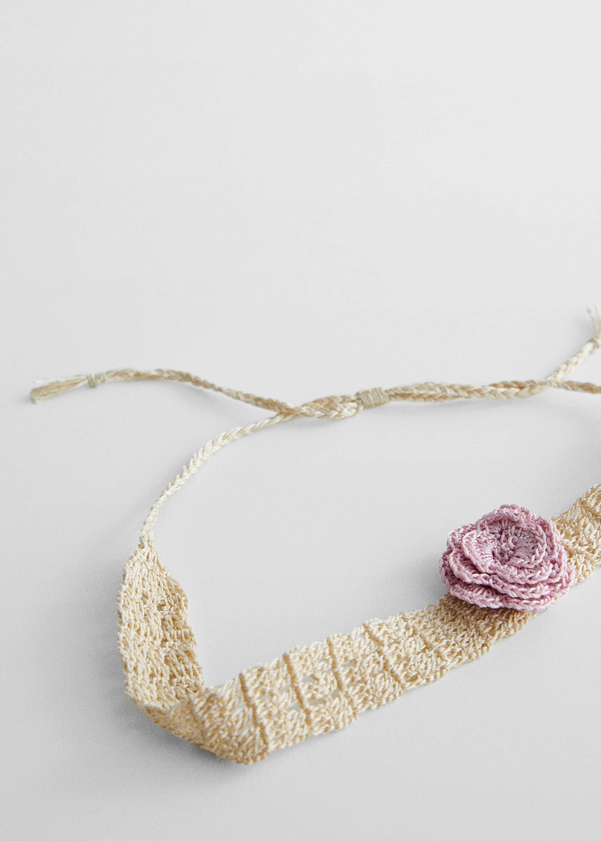 Crochet flower necklace - Medium plane