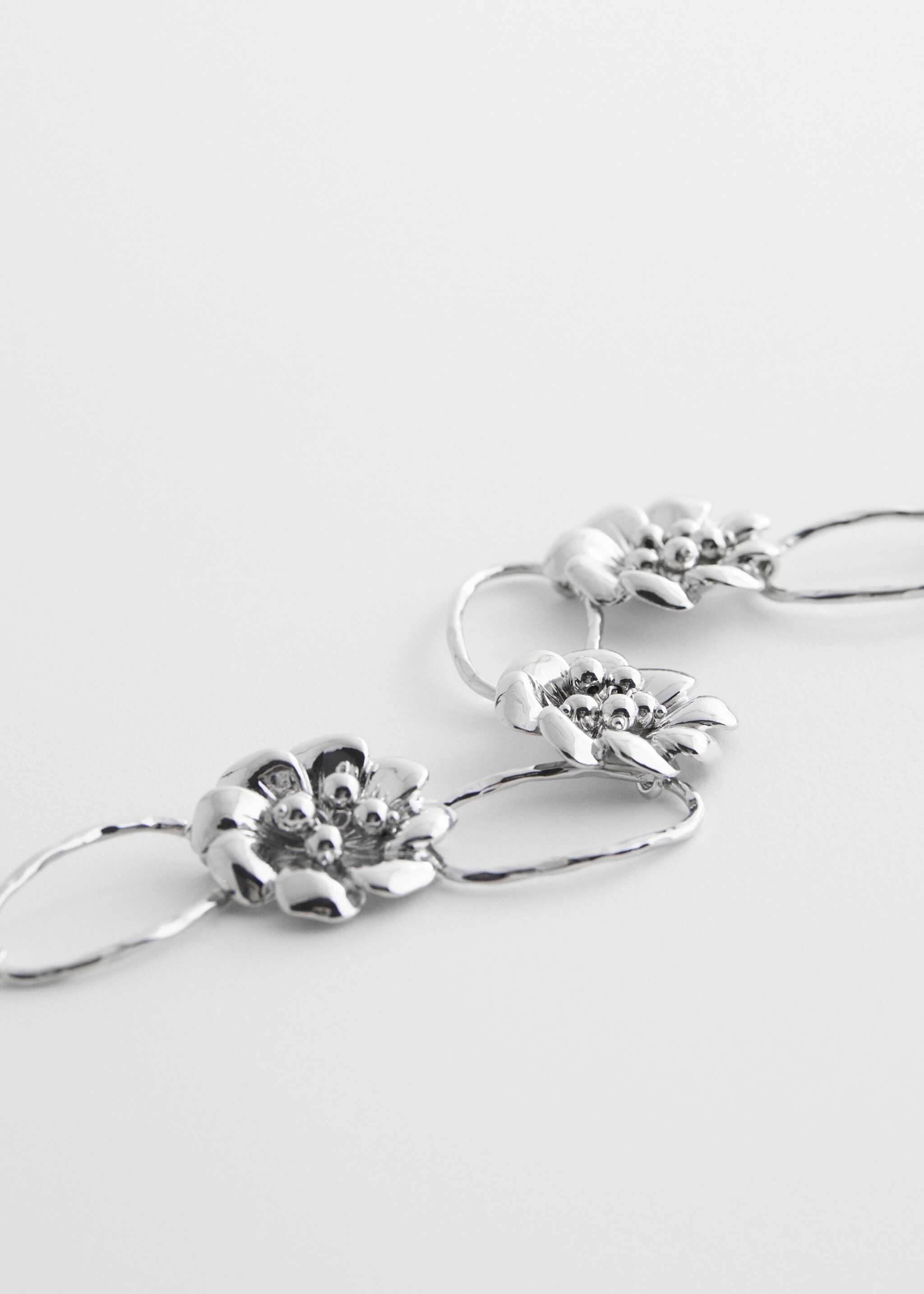 Halsband metallblommor - Detaljer om artikeln 1, Silverfärgad. Ref: 47047844-00.