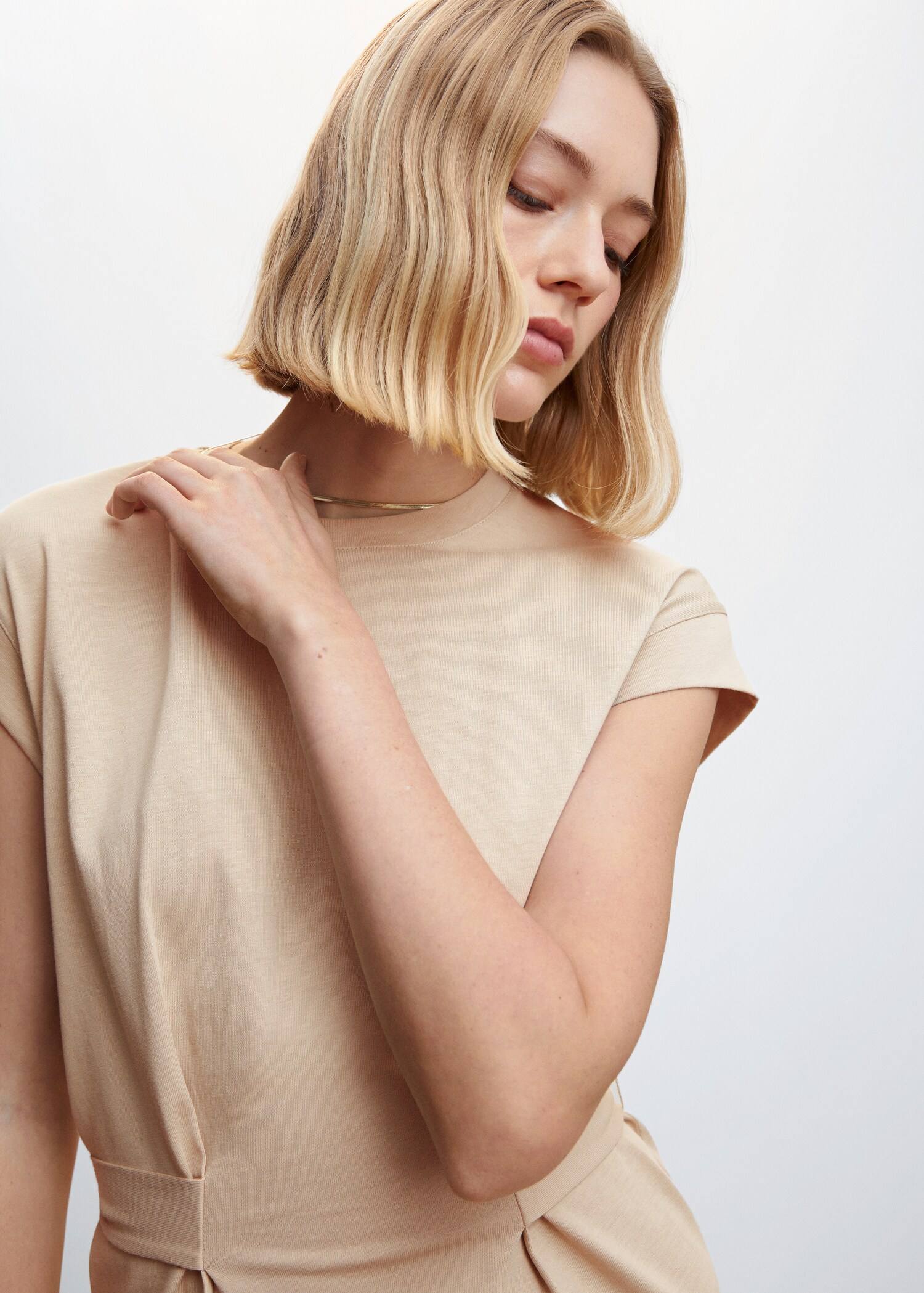 Kurzes Kleid mit Schleife - Detail des Artikels 1