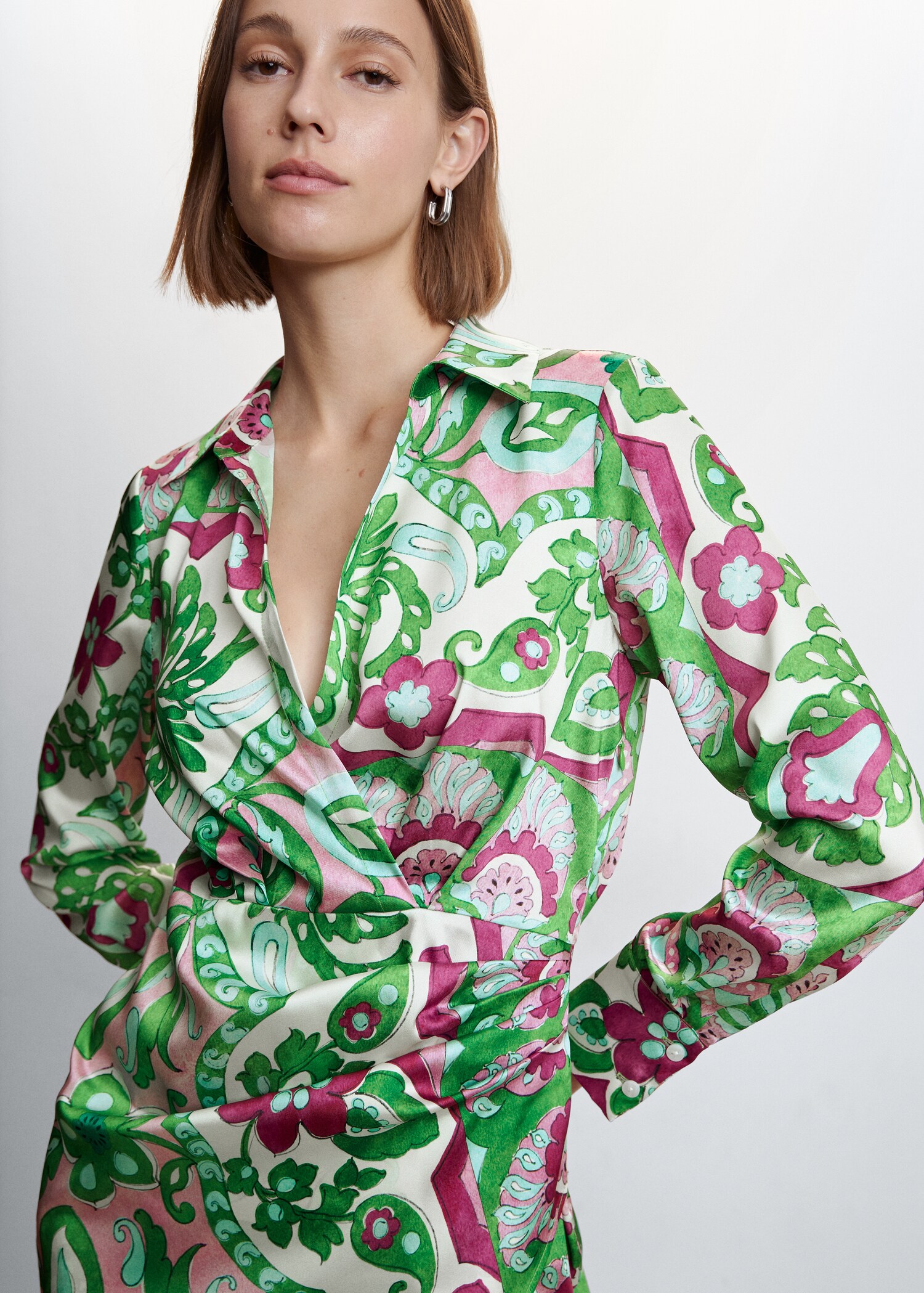 Wrapped satin dress - Details of the article 1