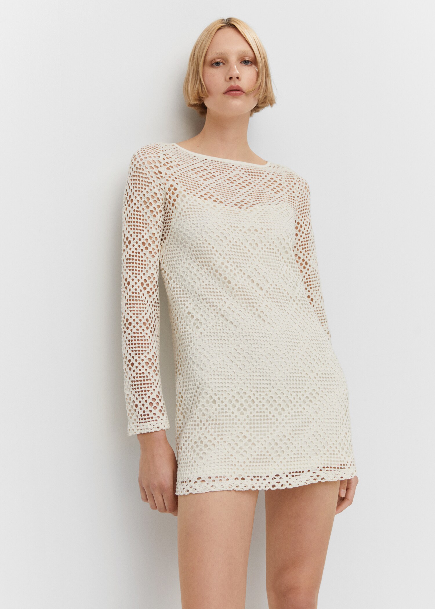 Kleid mit geometrischem Lochmuster - Detail des Artikels 2