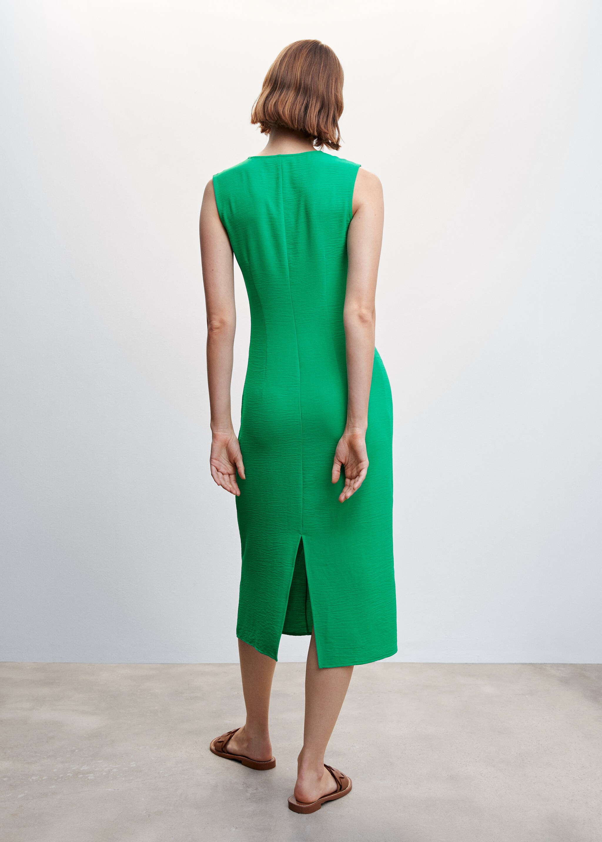 Texturiertes Kleid mit Knotendetail - Rückseite des Artikels