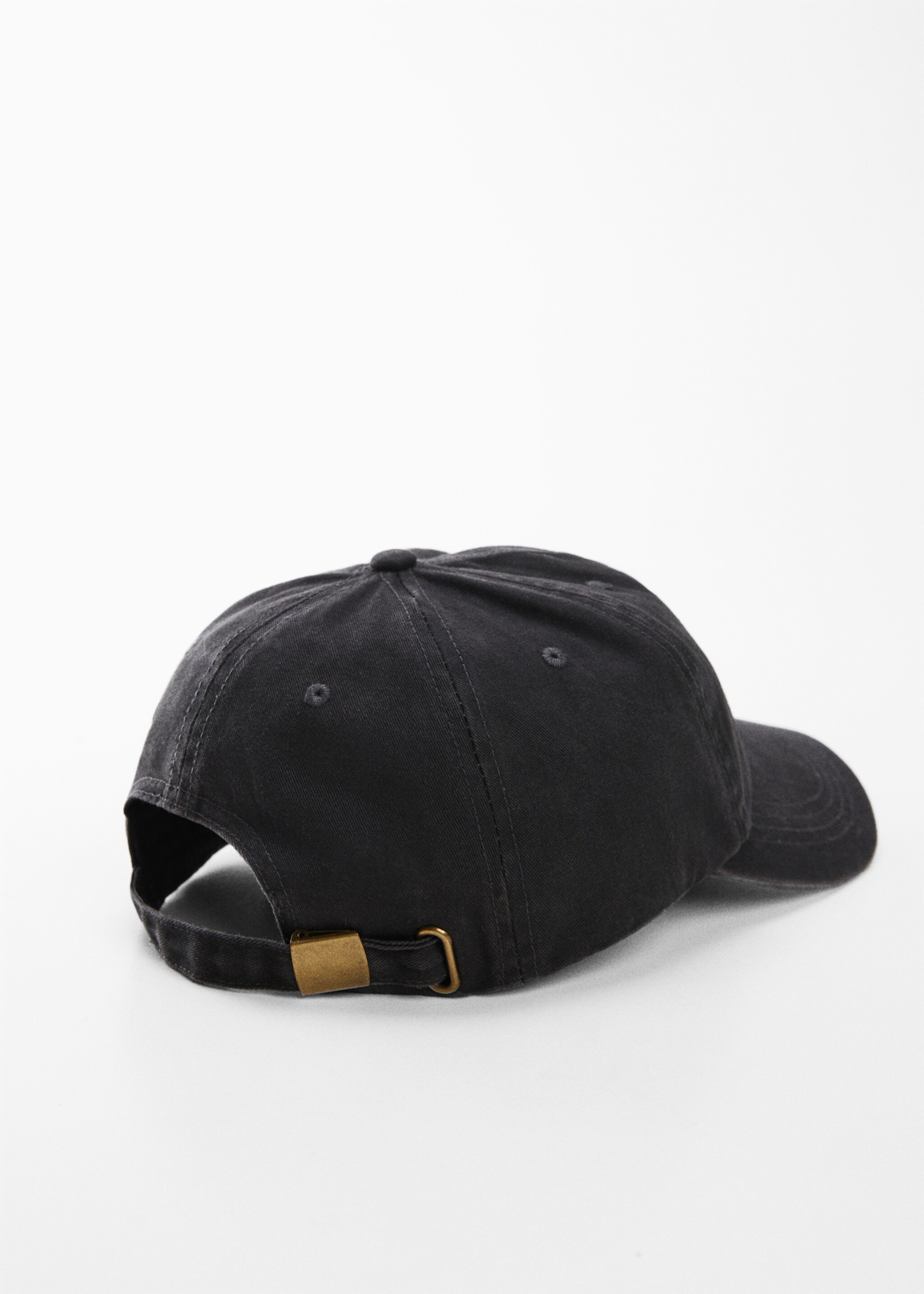 Embroidered detail cap - Medium plane, Black. Ref: 47050067-00.