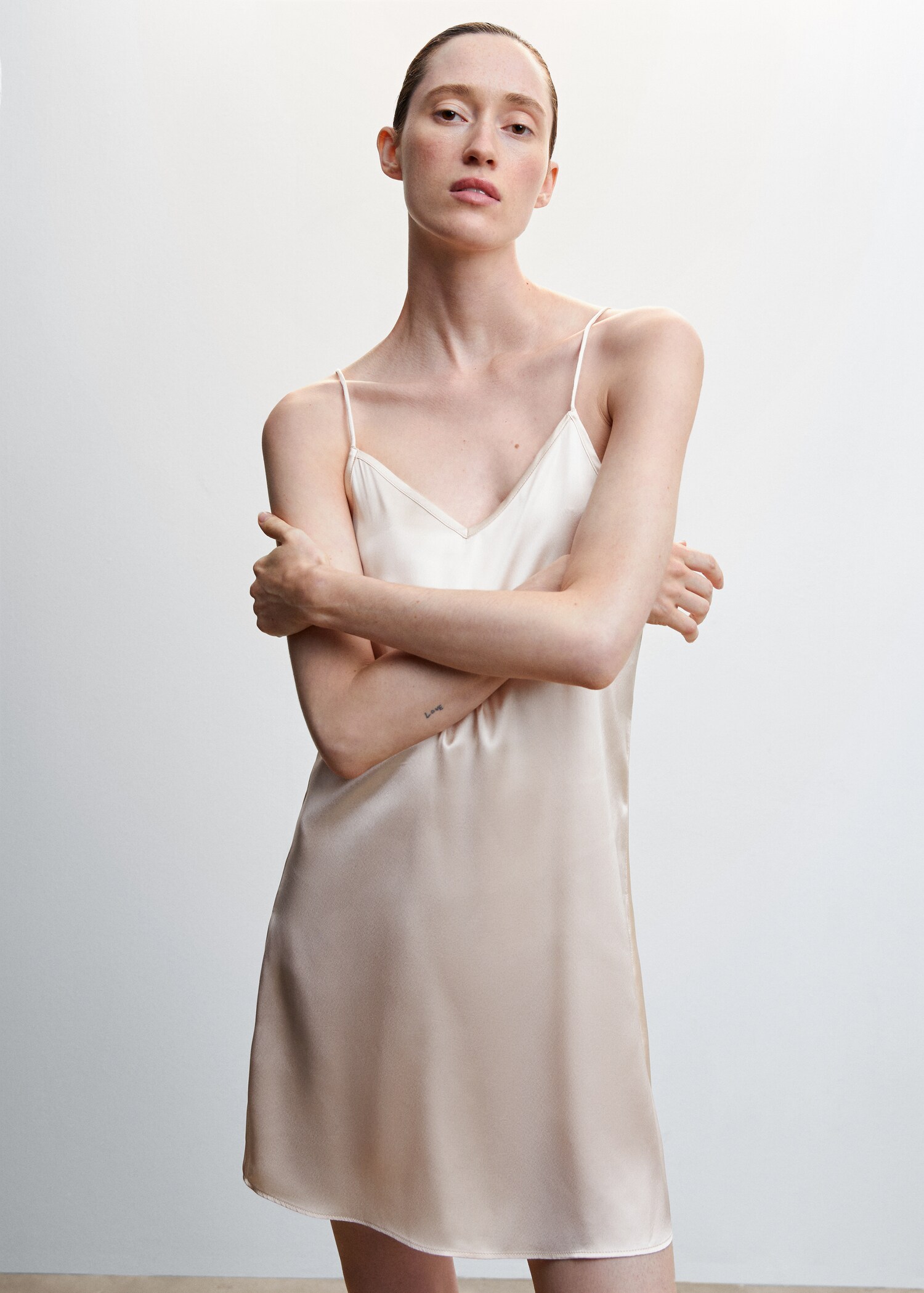 Satin nightgown with straps  - Medium plane