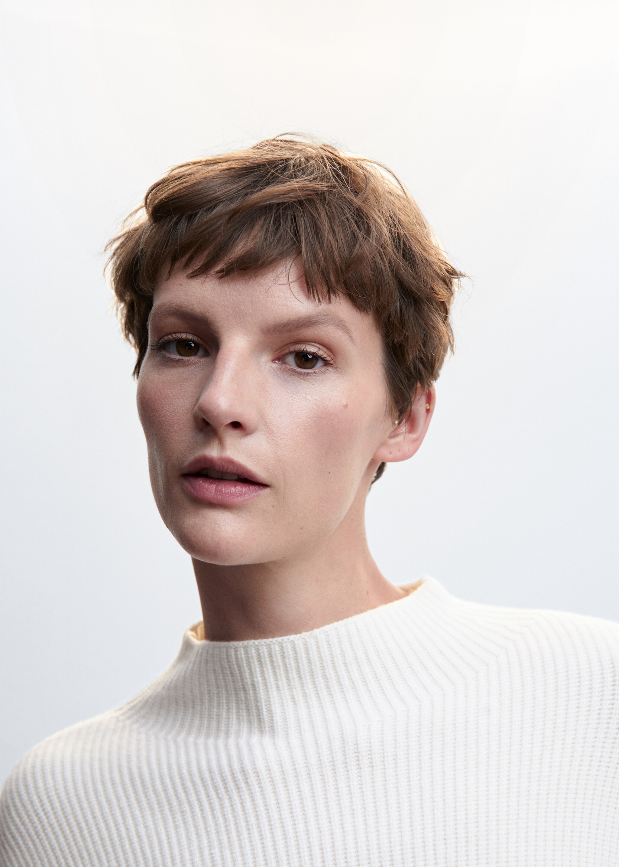 Gerippter Pullover mit halbhohem Kragen - Detail des Artikels 1, Ecru. Ref: 47050234-00.