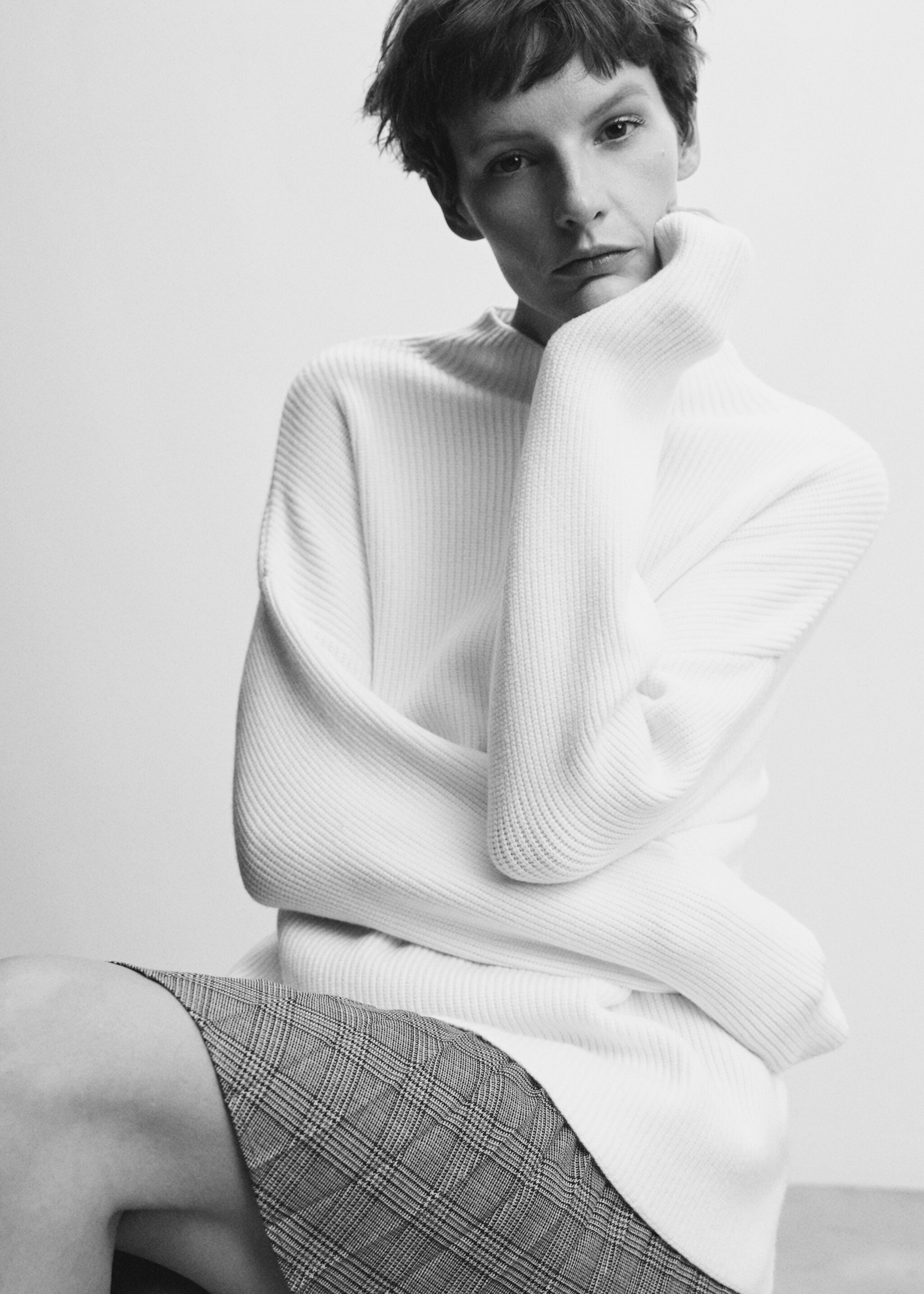 Gerippter Pullover mit halbhohem Kragen - Detail des Artikels 2, Ecru. Ref: 47050234-00.