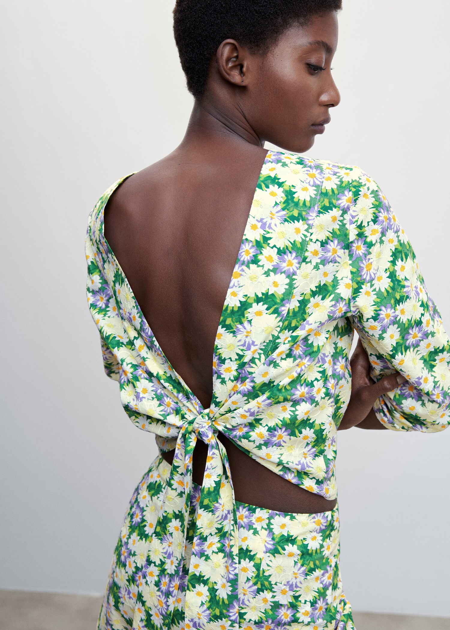 Bluse mit Blumenmuster - Detail des Artikels 6