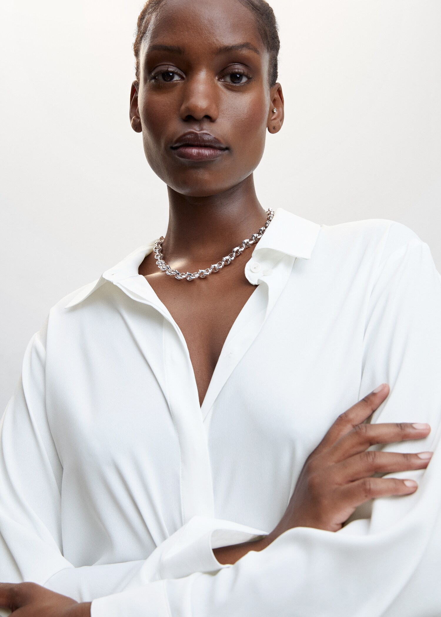 Buttoned flowy shirt - Details of the article 4