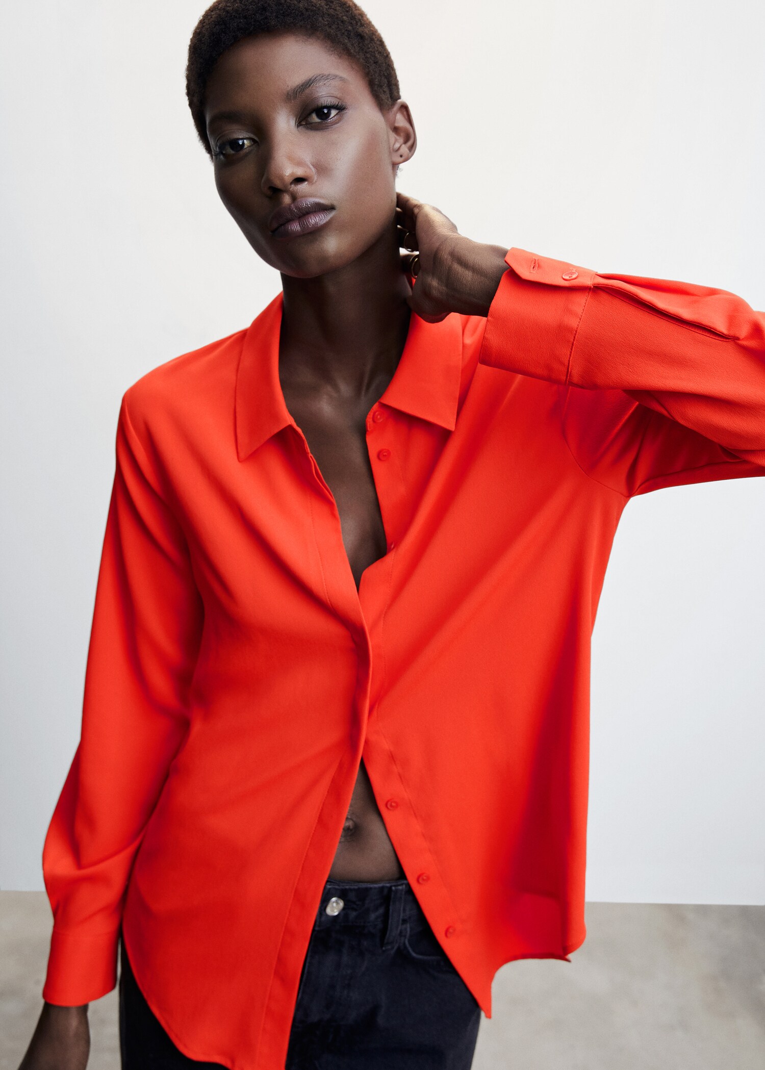 Buttoned flowy shirt - Details of the article 1