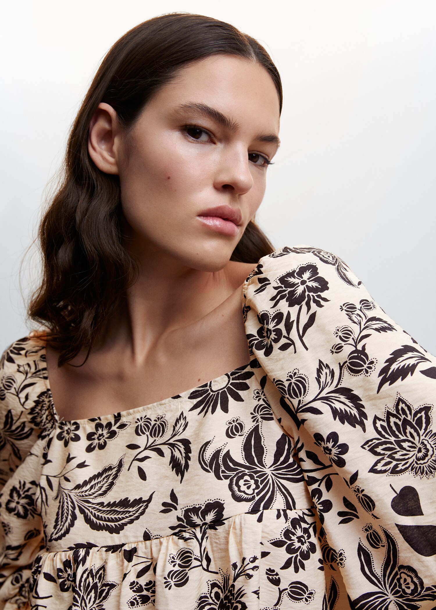 Puffed sleeves blouse - Details of the article 1