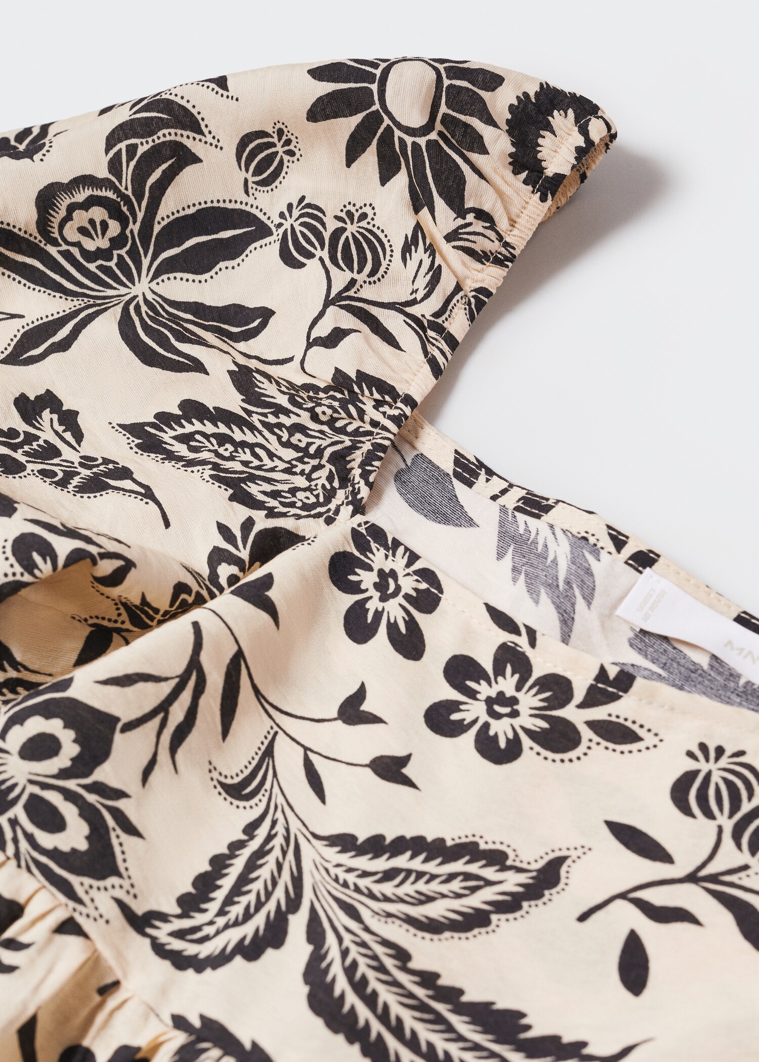 Puffed sleeves blouse - Details of the article 8