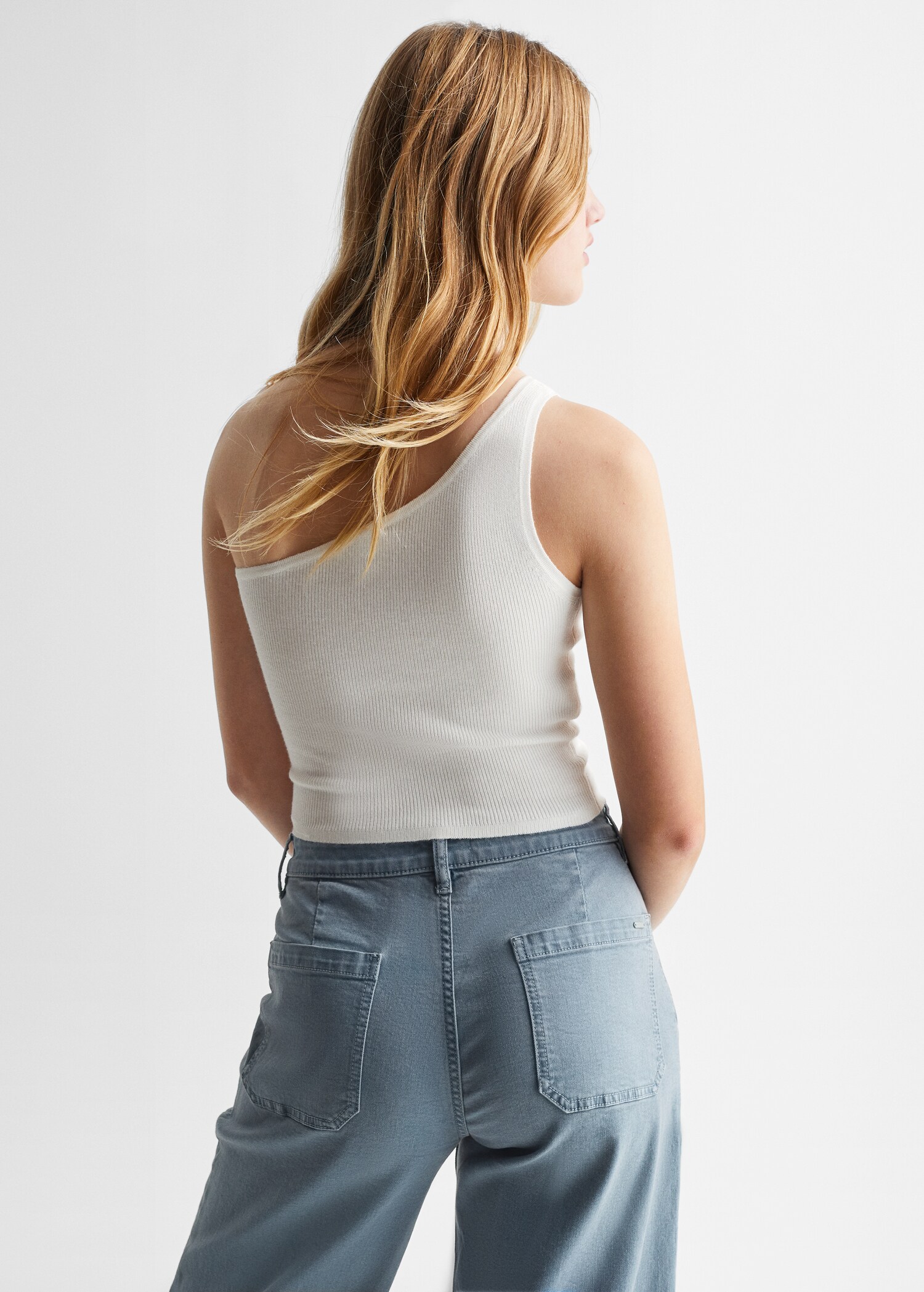 Asymmetric design top - Reverse of the article