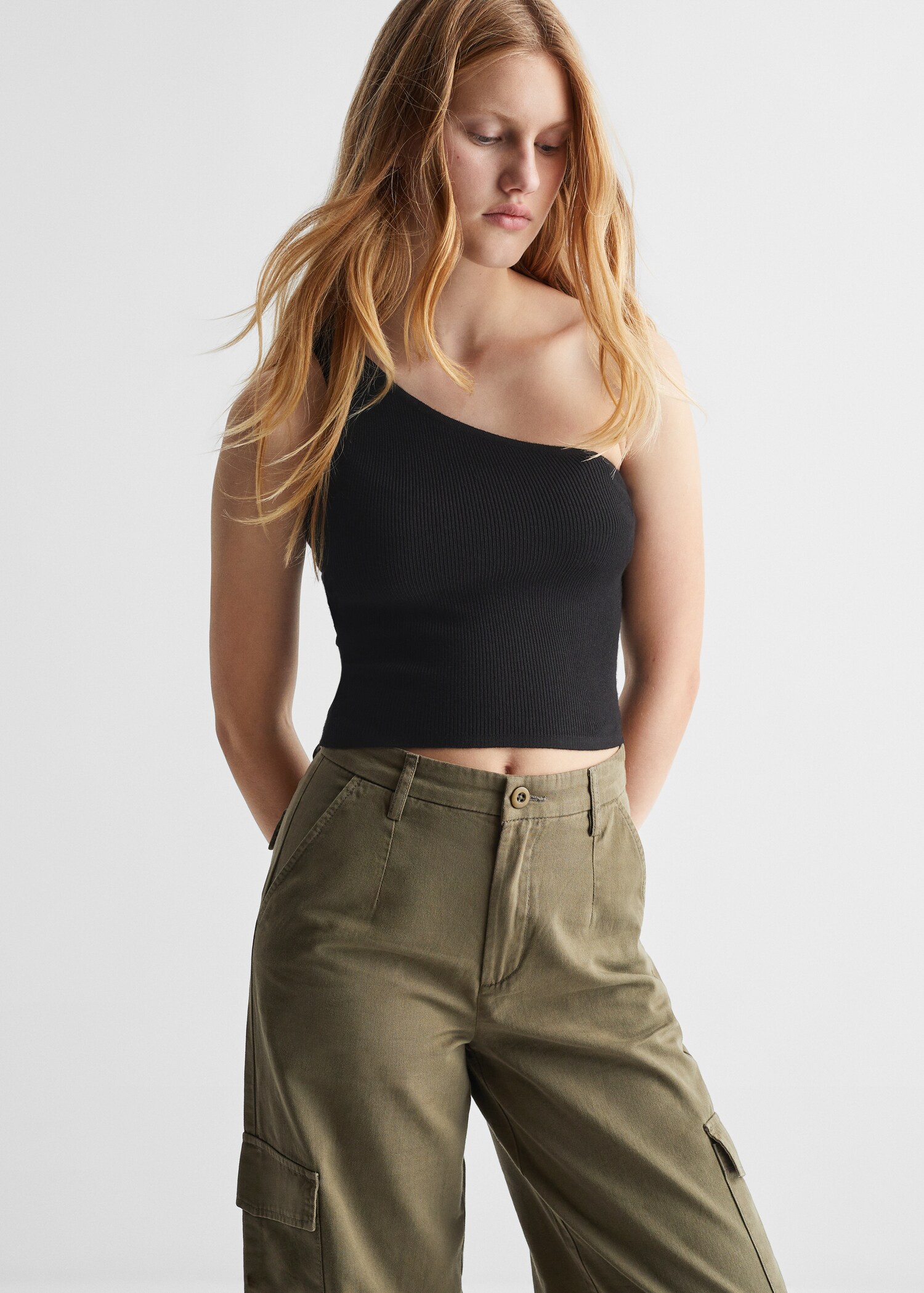 Topp med asymmetrisk design - Halvtotal bildeutsnitt