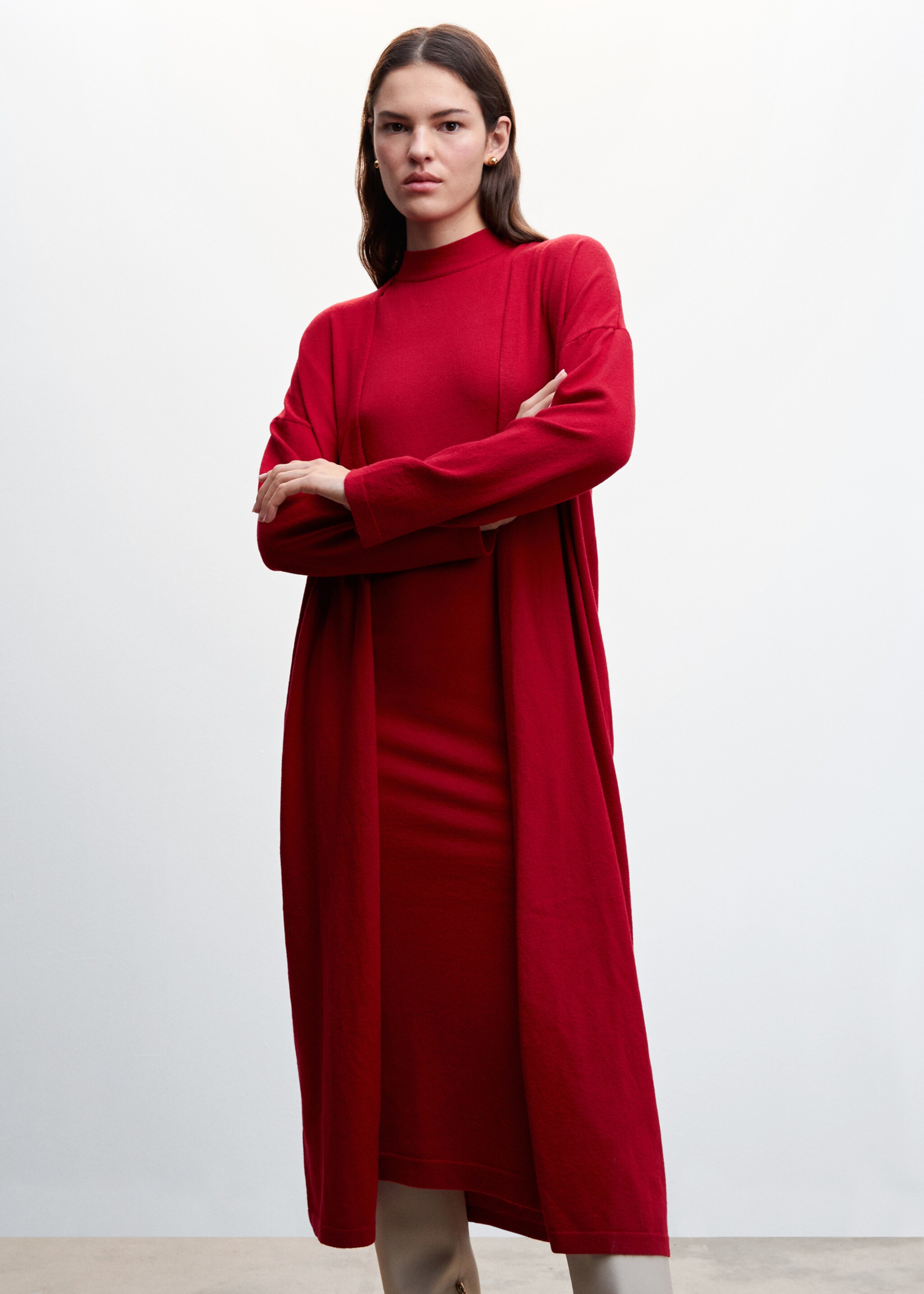 Lang strikket cardigan - Halvtotal bildeutsnitt