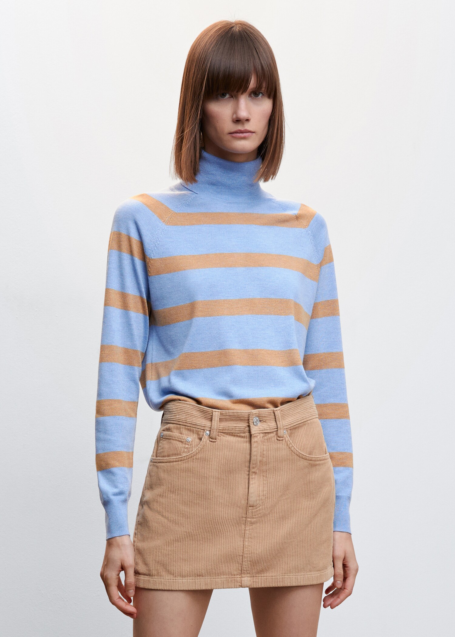 Pull-over maille fine col roulé - Plan moyen