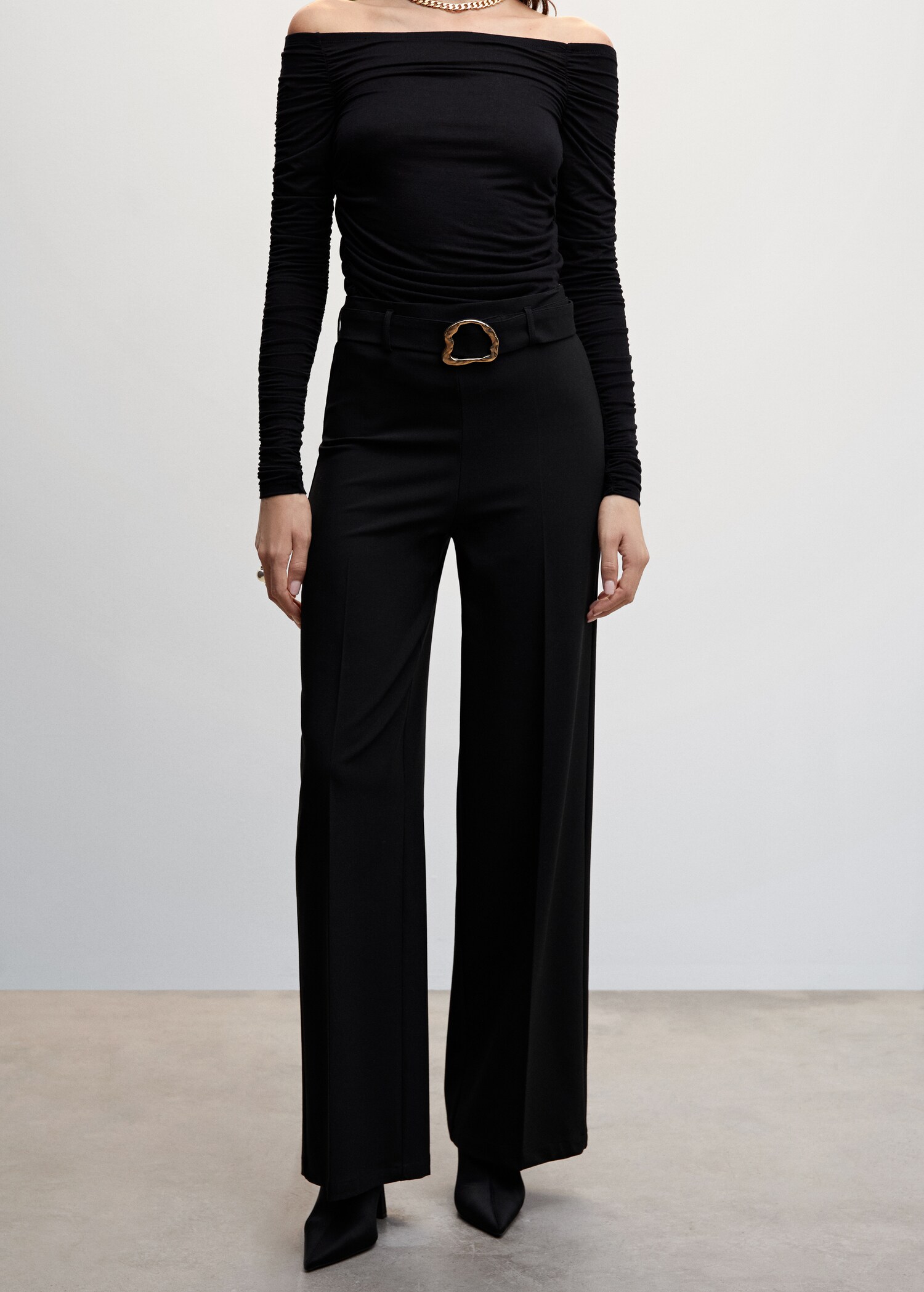 Pantalon droit avec ceinture - Plan moyen