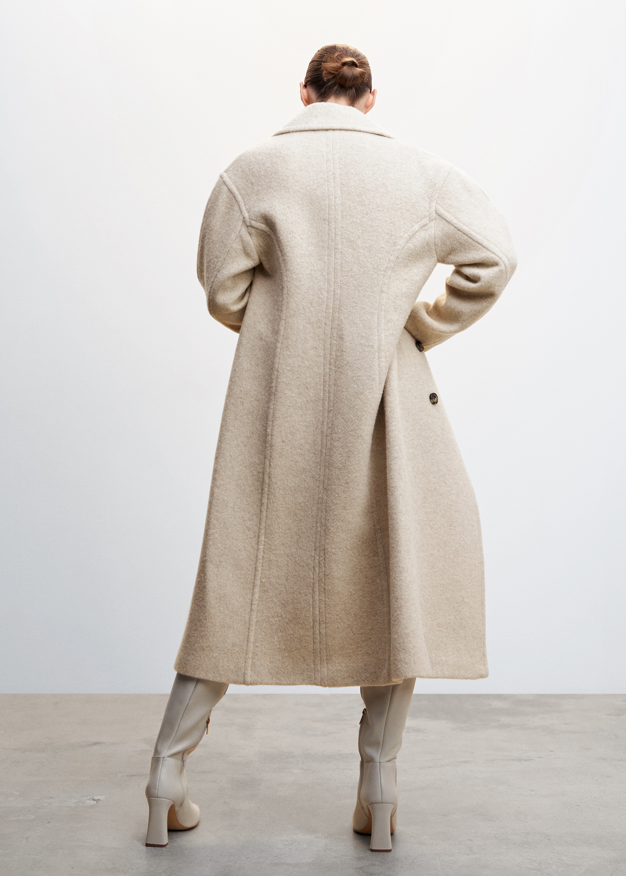 Zweireihiger Mantel aus Woll-Mix - Rückseite des Artikels