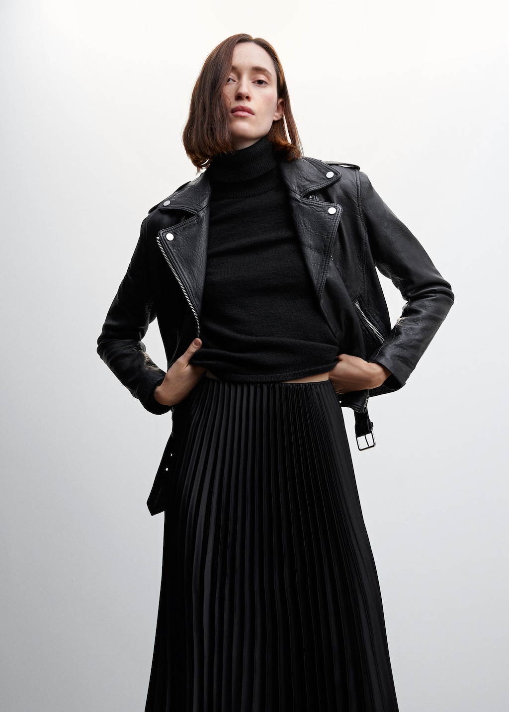 Jupe plissee satinee Femme MANGO OUTLET Luxembourg