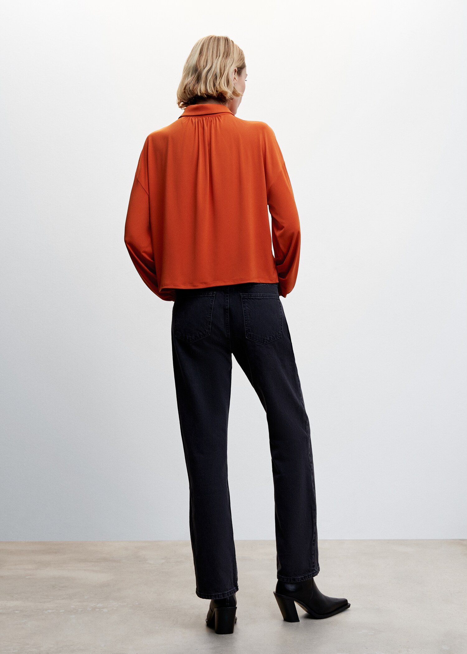Slit shirt - Reverse of the article