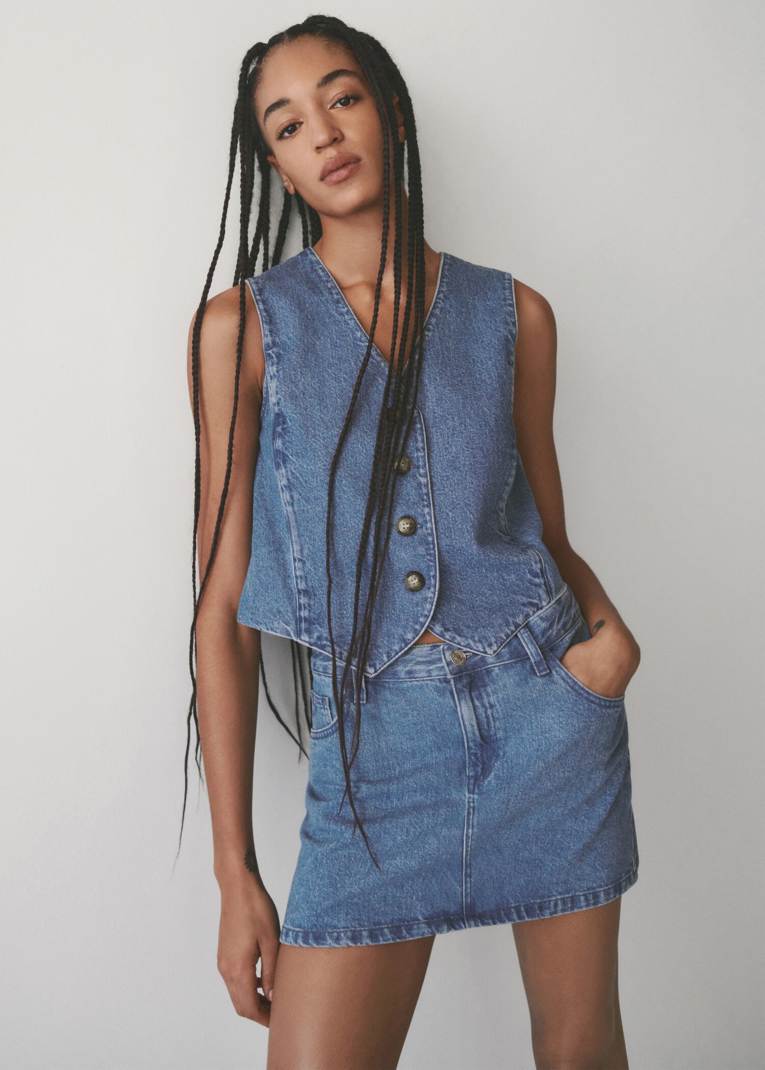 Denim gilet with seams - Details of the article 6