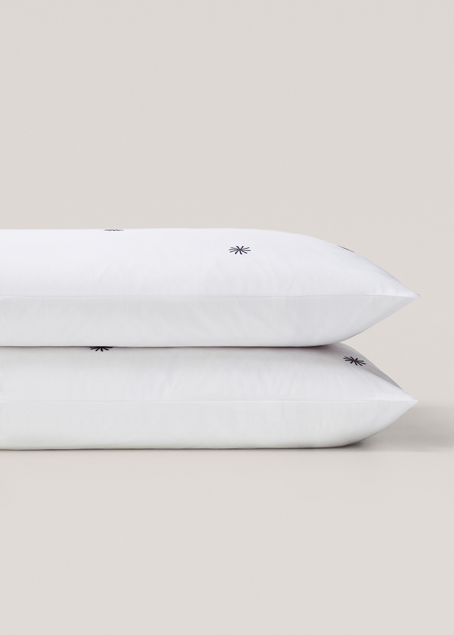 Embroidered pillow case 45x110cm - Details of the article 2