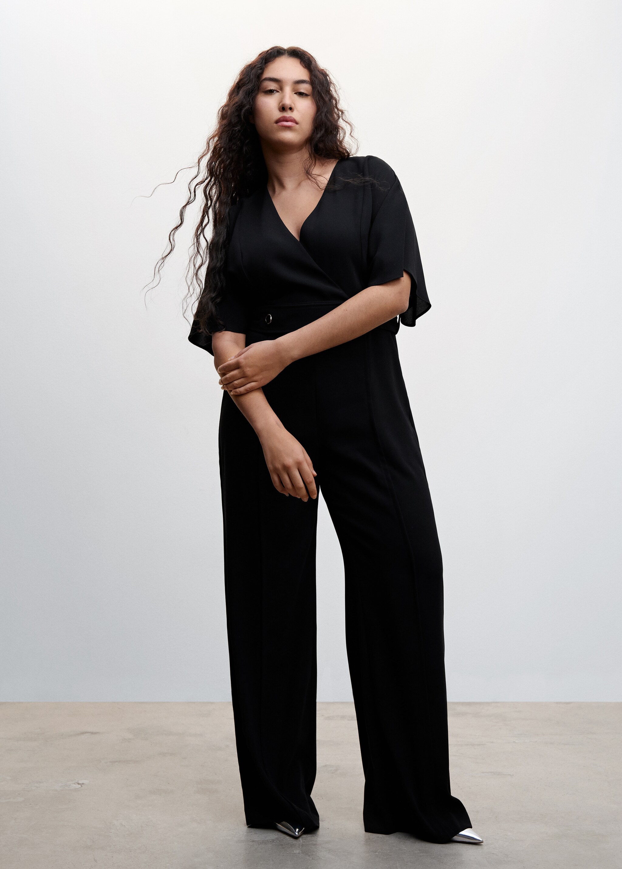 Buttoned long jumpsuit - Details of the article 3